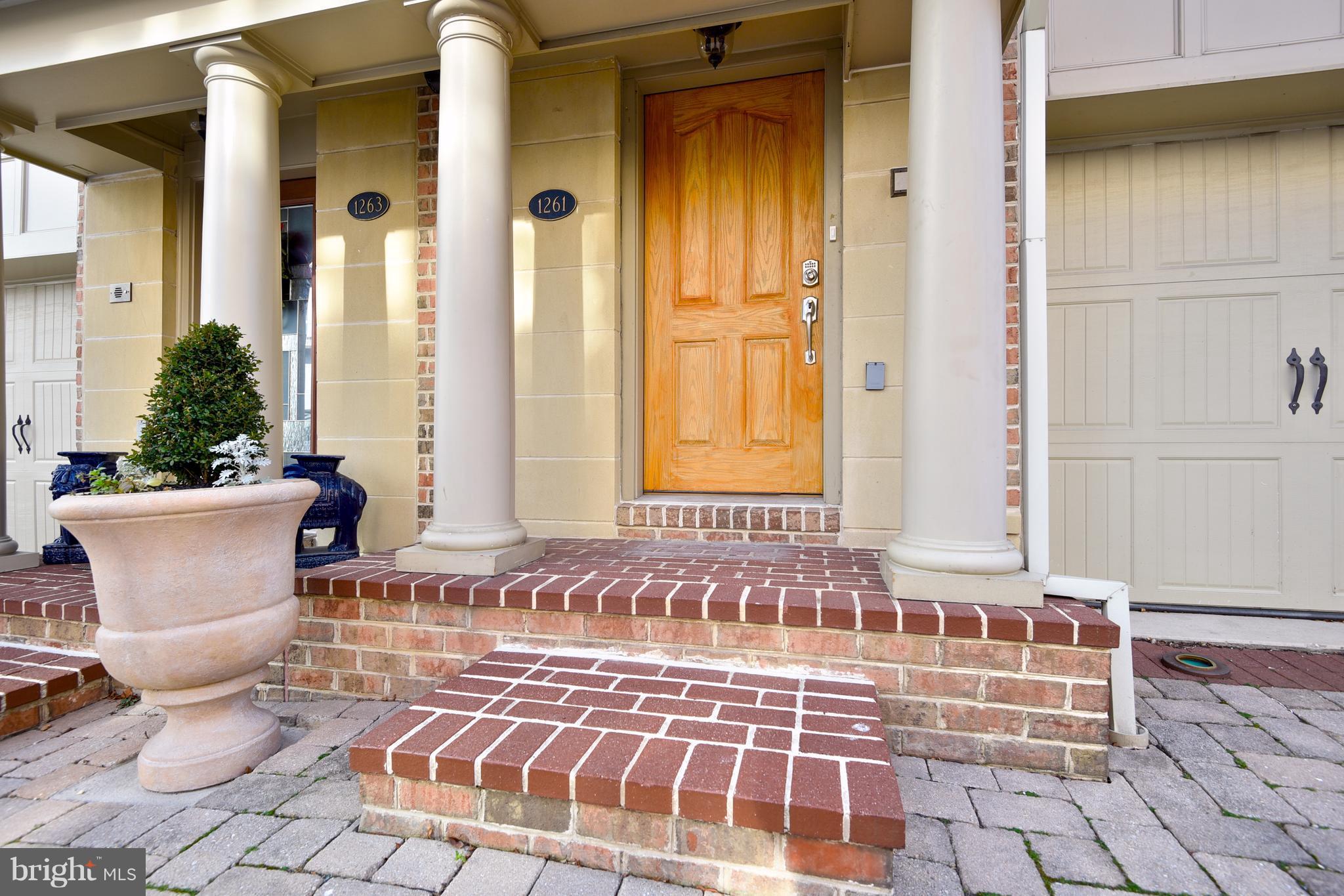 THE MOORINGS AT LIGHTHOUSE POINT - Residential