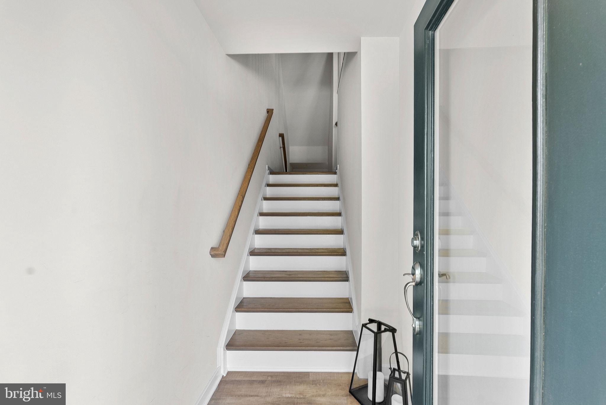1093 VENIFENA TERRACE SE