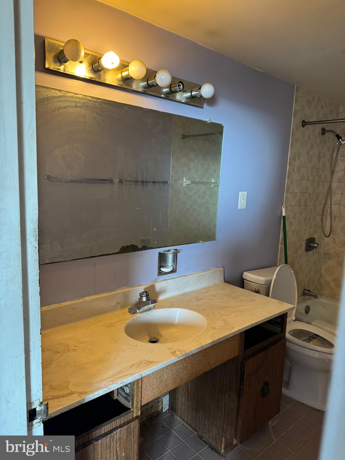 SKYLINE PLAZA - Residential