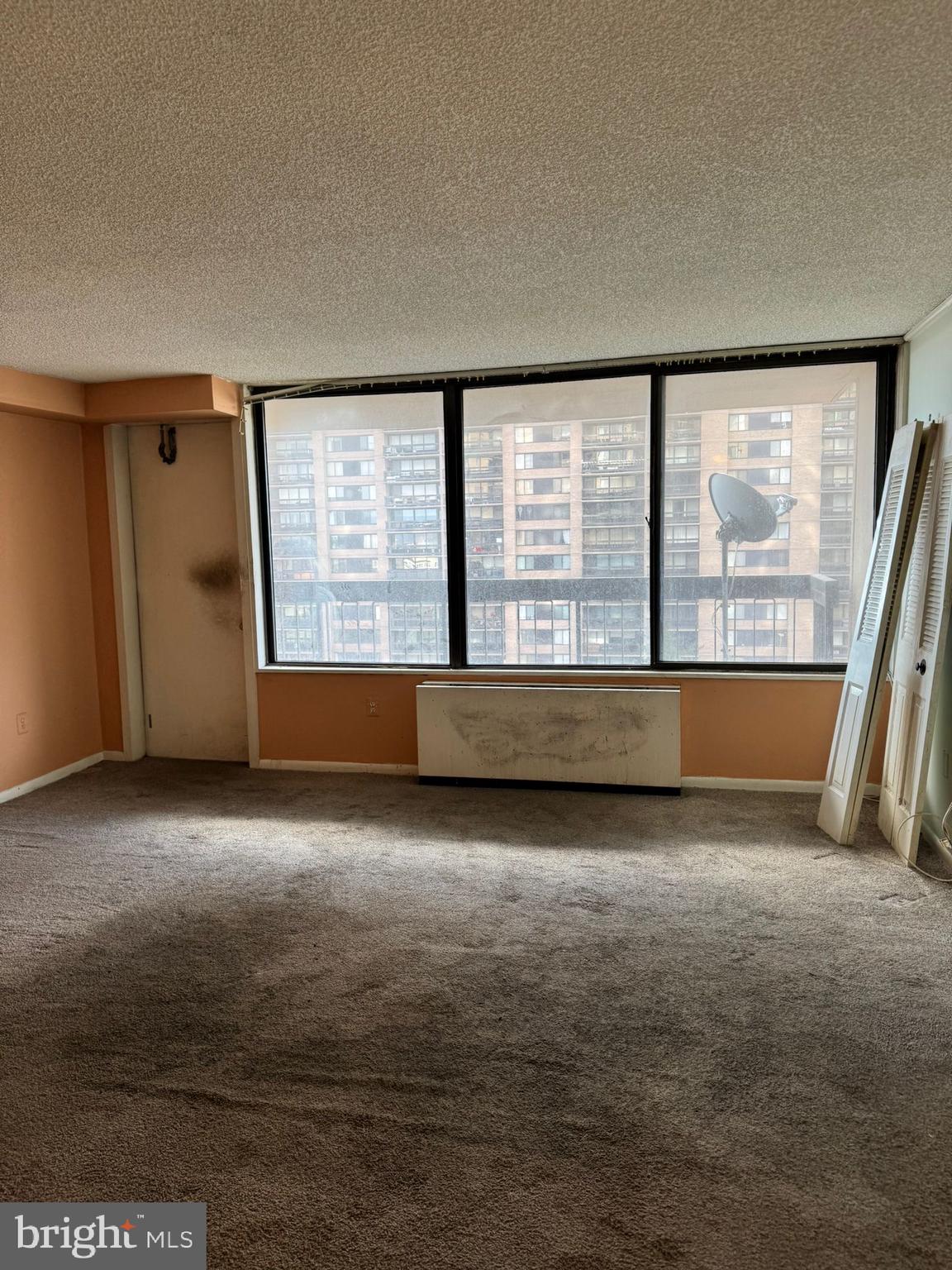 SKYLINE PLAZA - Residential