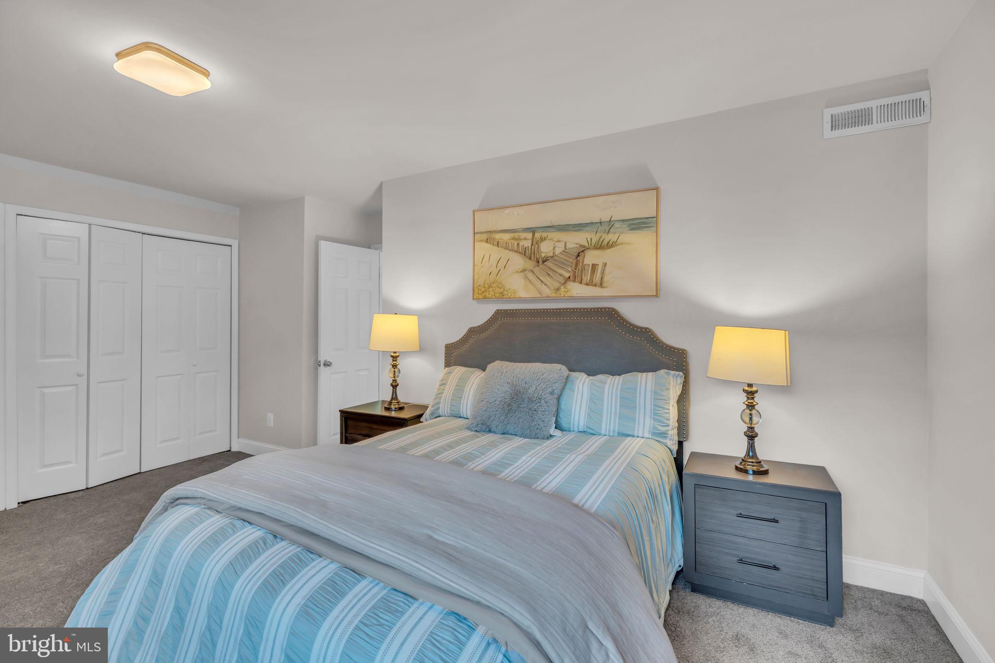 YORKTOWNE SQUARE - Residential