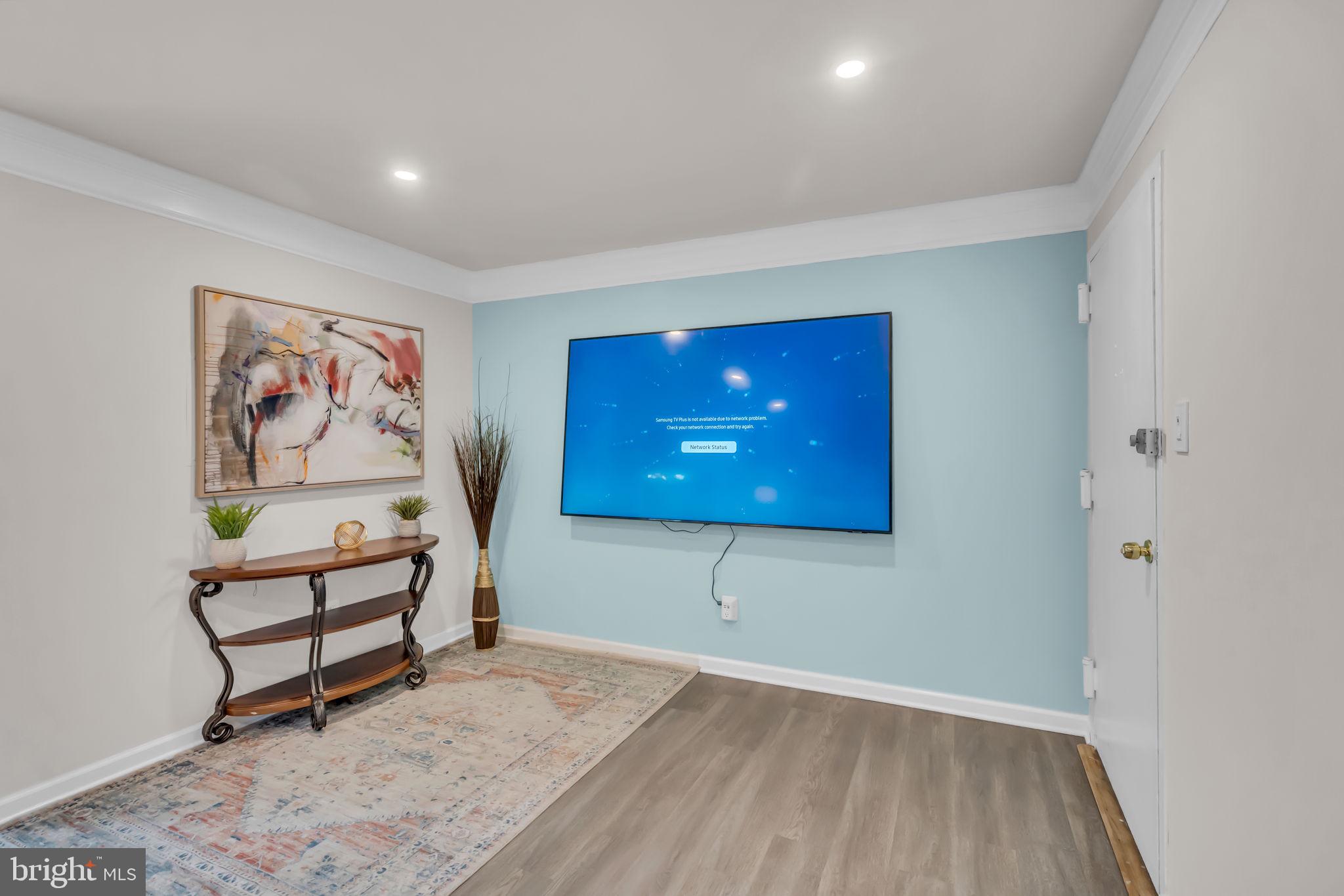 YORKTOWNE SQUARE - Residential