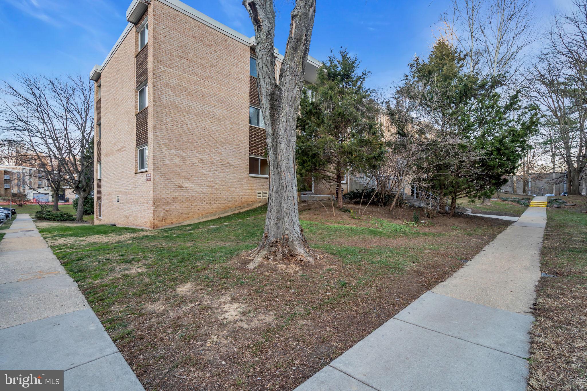 YORKTOWNE SQUARE - Residential