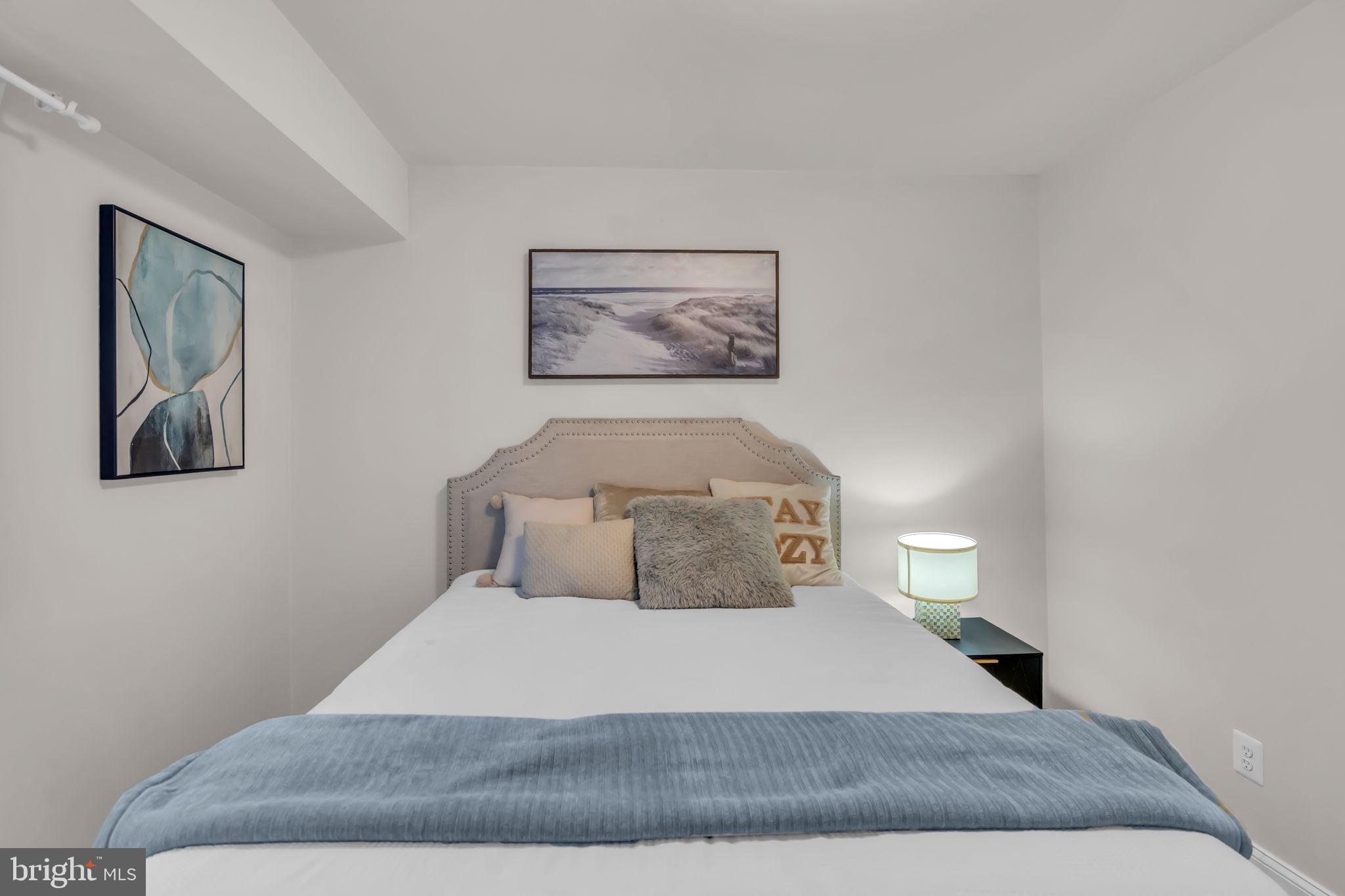 YORKTOWNE SQUARE - Residential