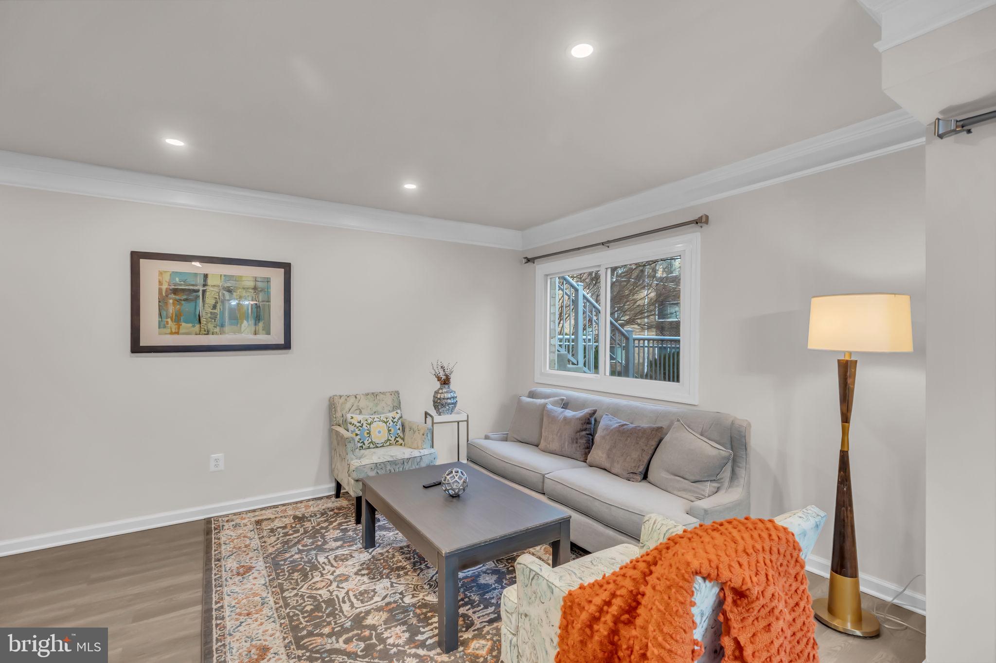 YORKTOWNE SQUARE - Residential