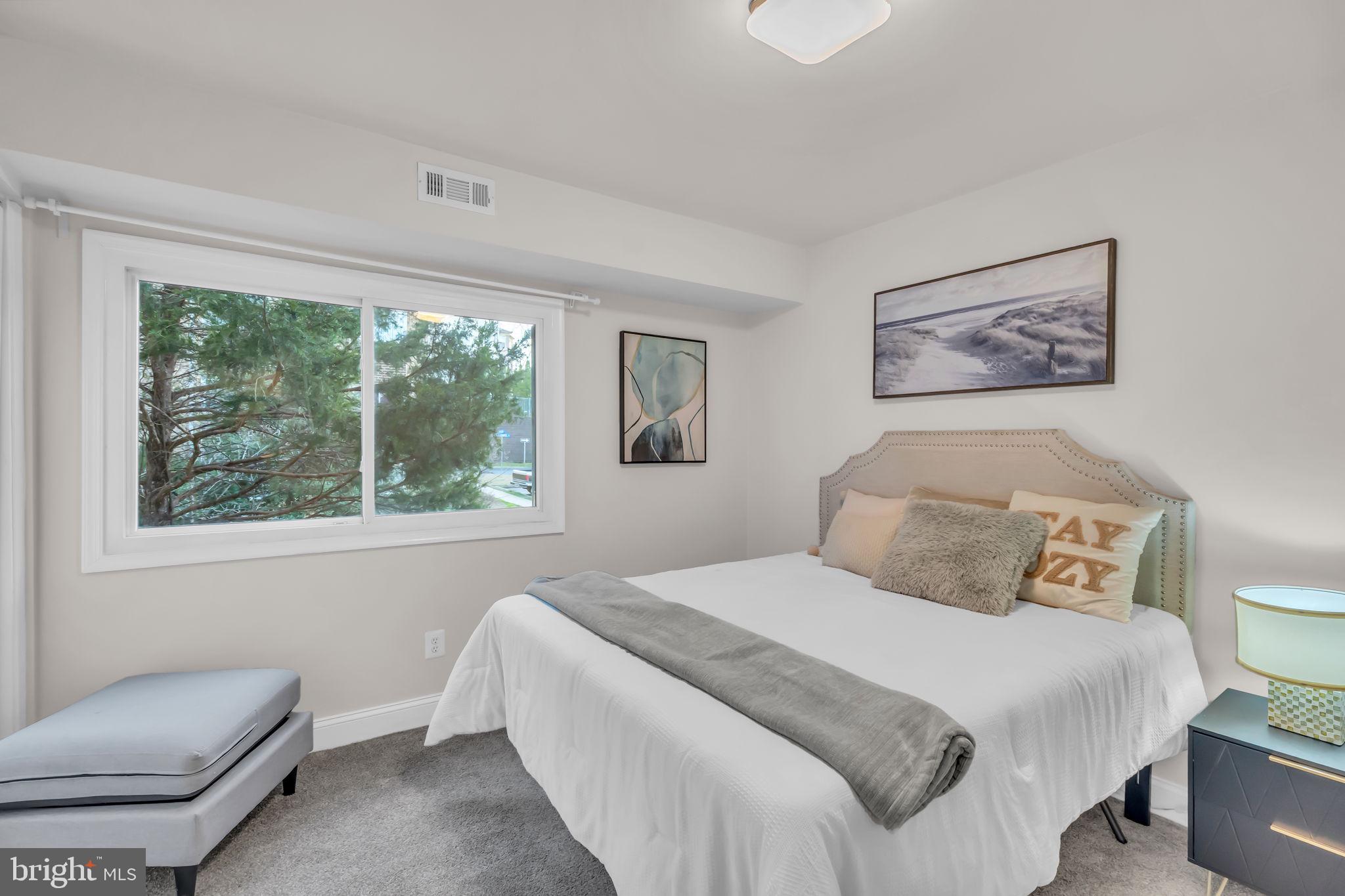 YORKTOWNE SQUARE - Residential