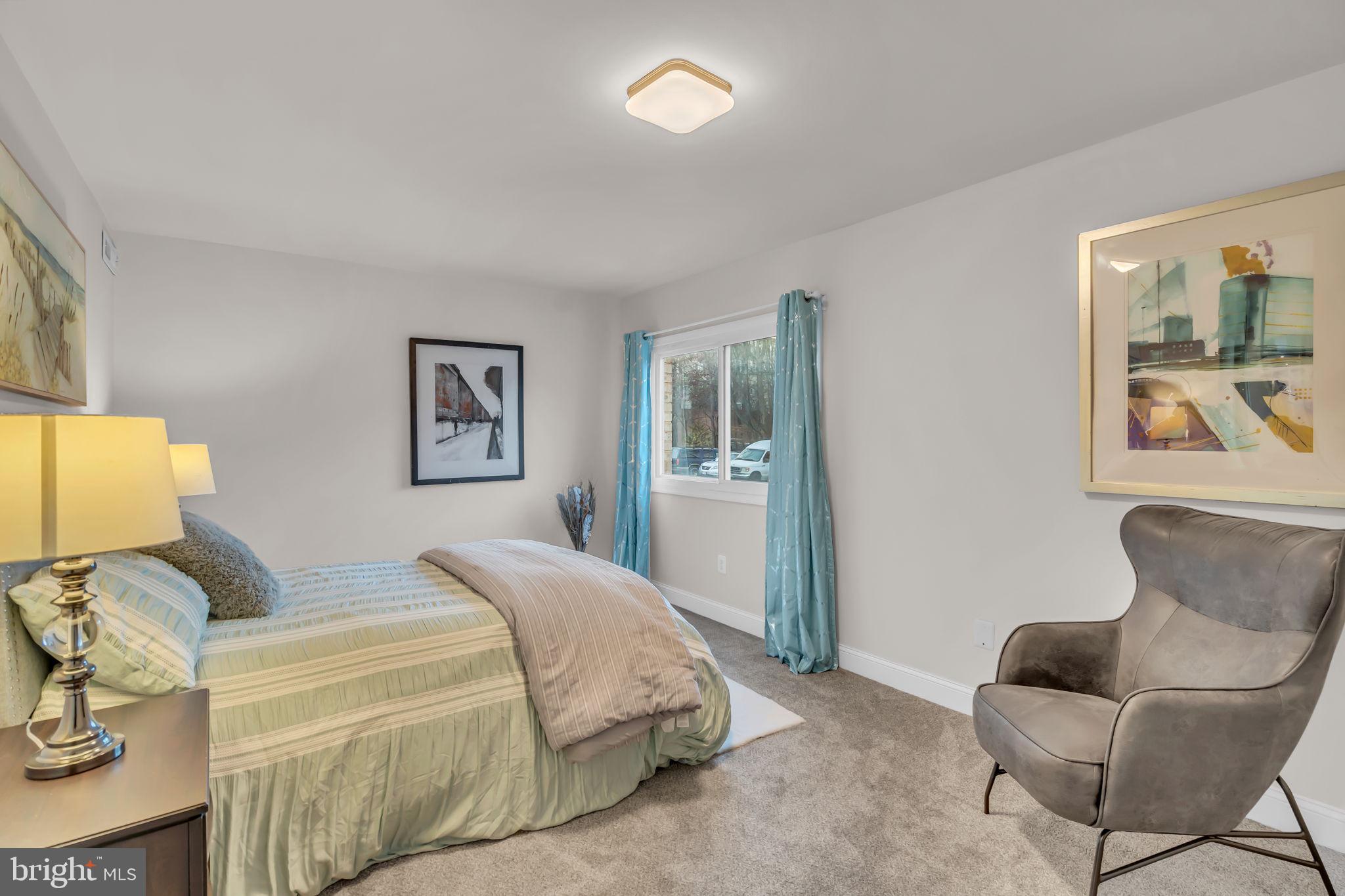 YORKTOWNE SQUARE - Residential