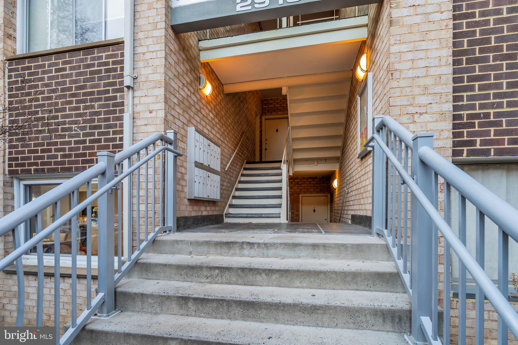 YORKTOWNE SQUARE - Residential