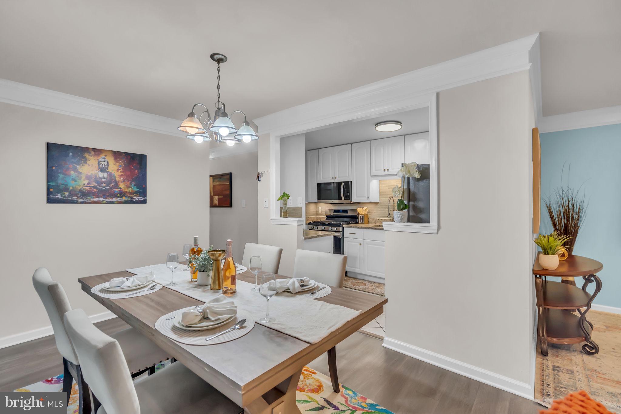 YORKTOWNE SQUARE - Residential