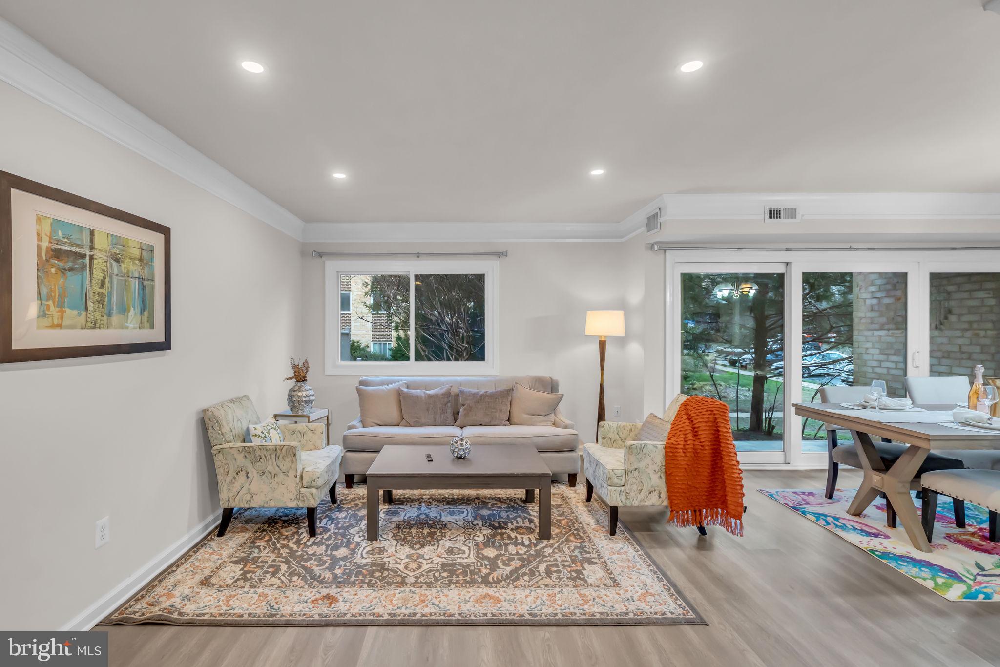 YORKTOWNE SQUARE - Residential