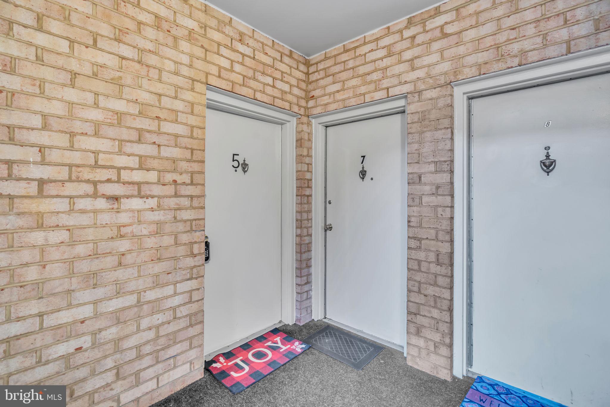 YORKTOWNE SQUARE - Residential