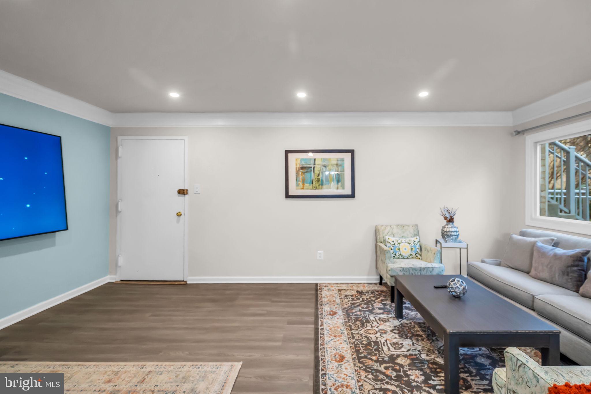 YORKTOWNE SQUARE - Residential