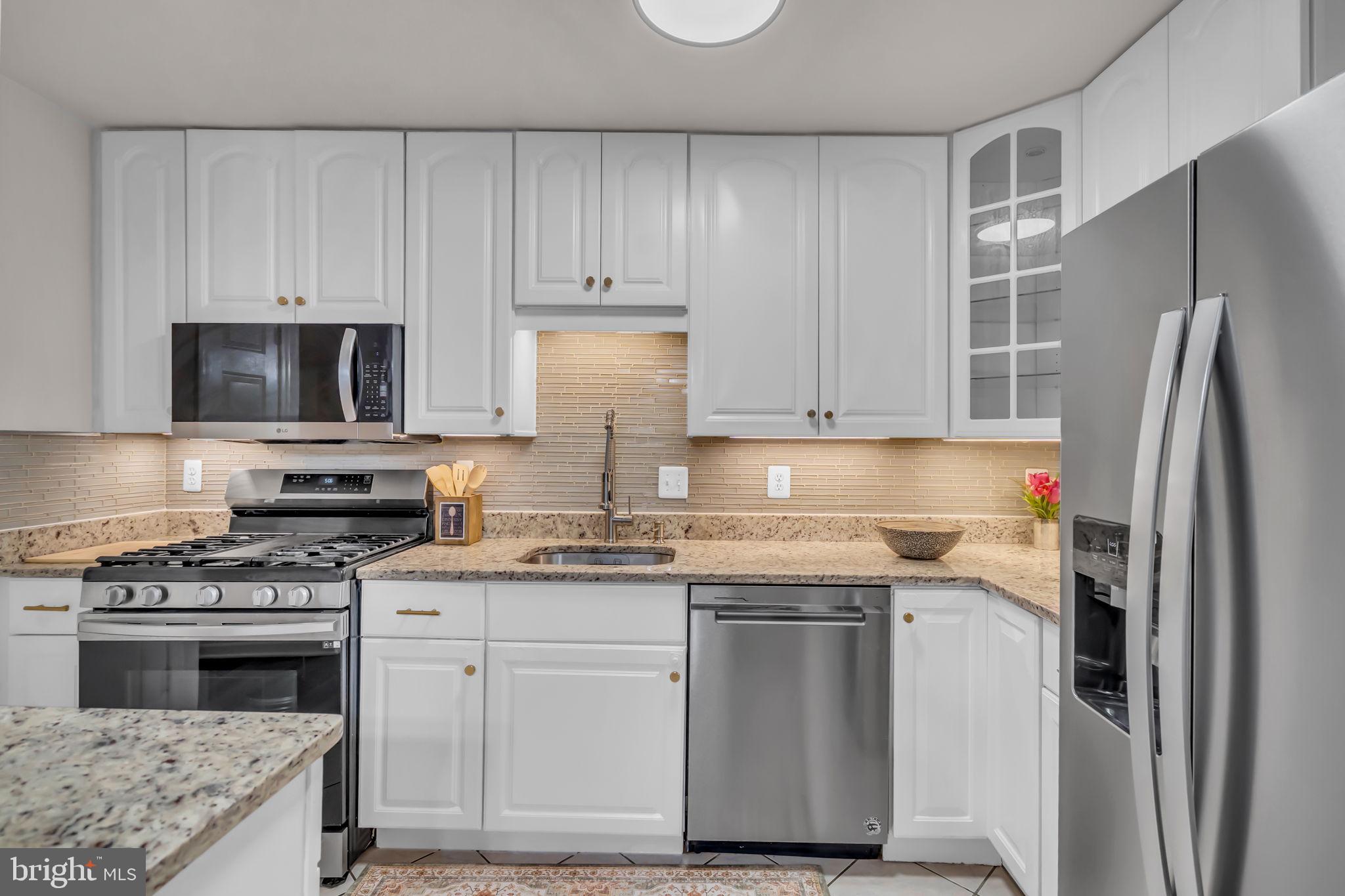 YORKTOWNE SQUARE - Residential