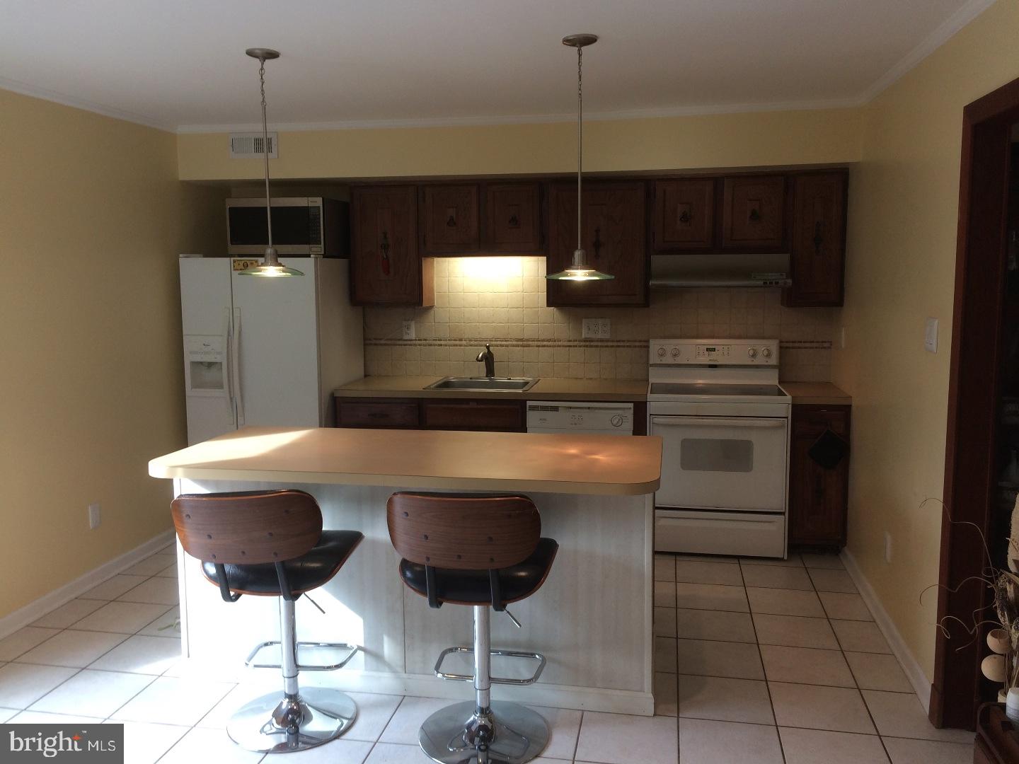 VILLAGE SHIRES - Residential