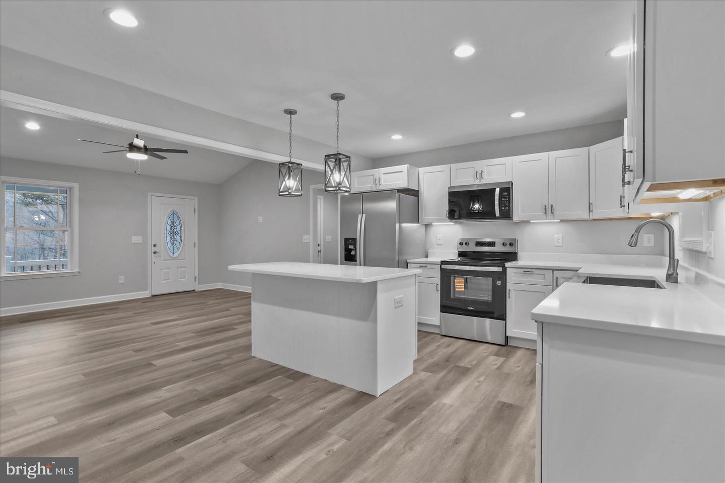 COLONIAL VILLAGE - Residential