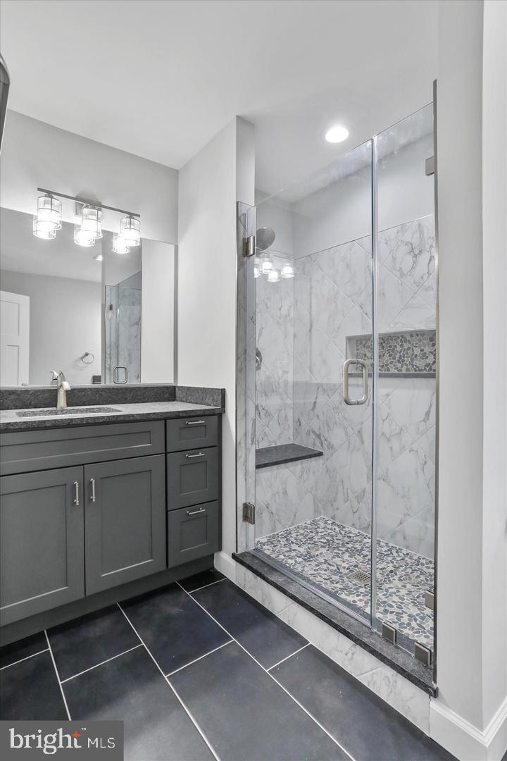 COLONIAL VILLAGE - Residential