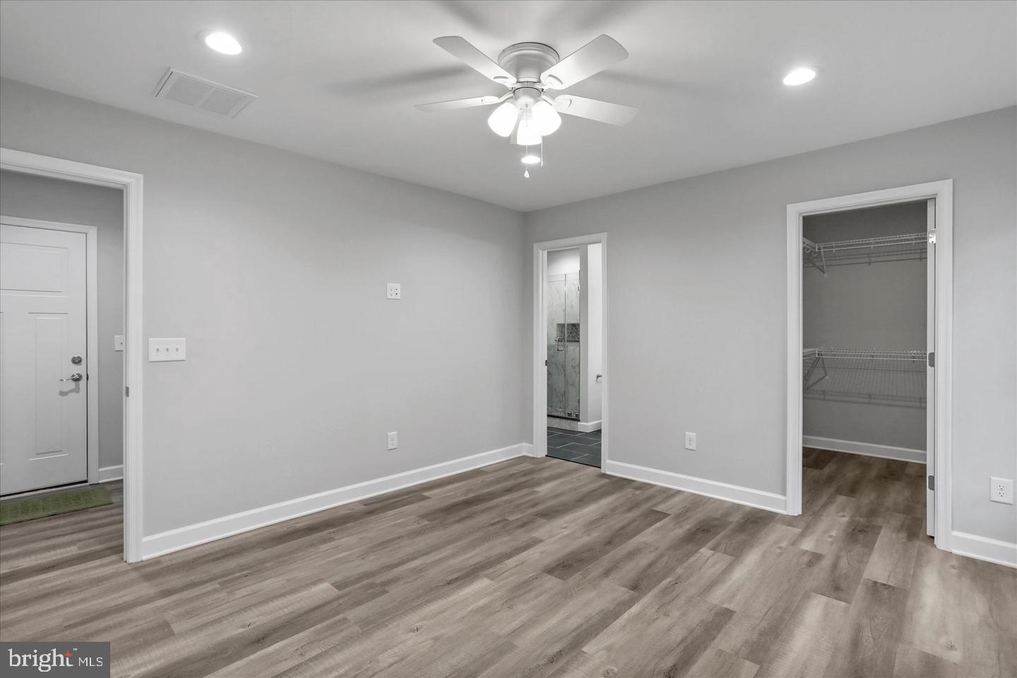 COLONIAL VILLAGE - Residential