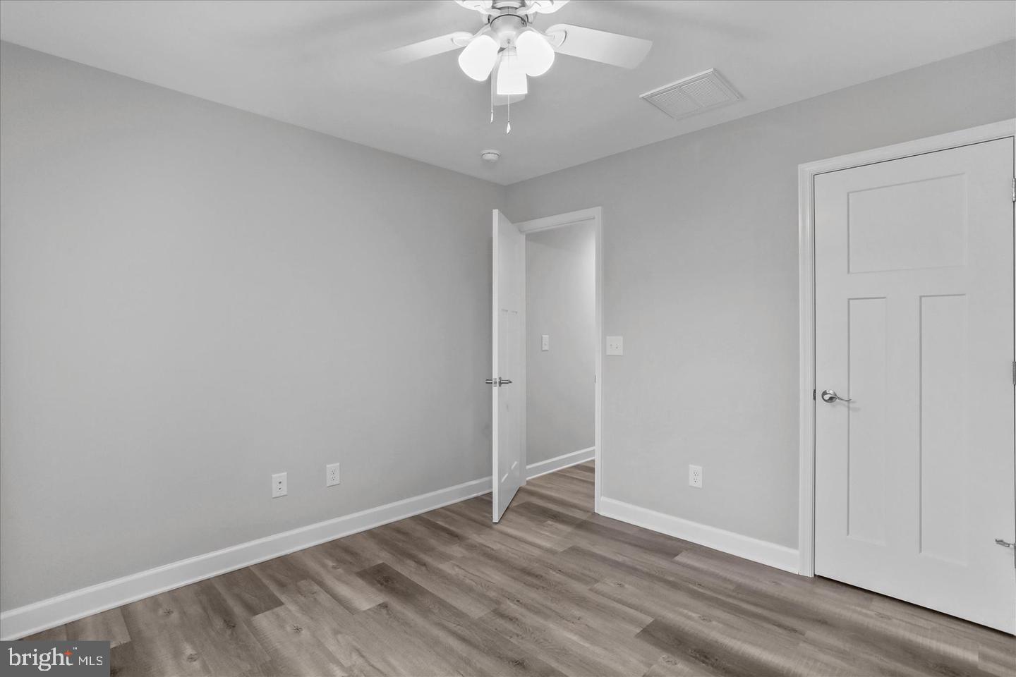 COLONIAL VILLAGE - Residential