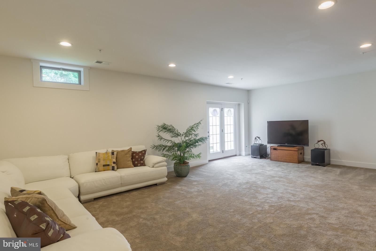 POTOMAC SHORES - Residential