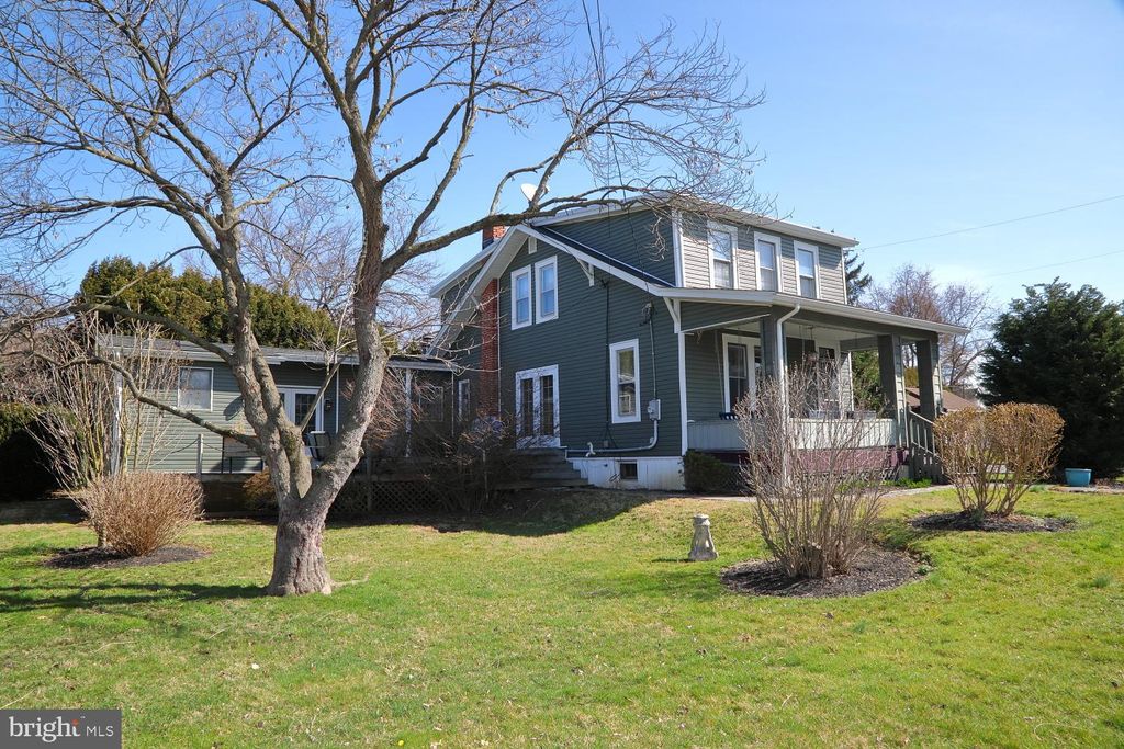 Photo of 31 Montrose Avenue, Lancaster, PA 17603 (MLS # PALA2050502)