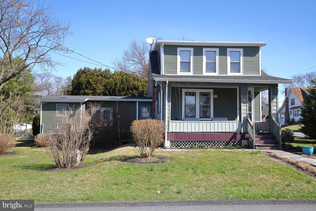 Photo of 31 Montrose Avenue, Lancaster, PA 17603 (MLS # PALA2050502)