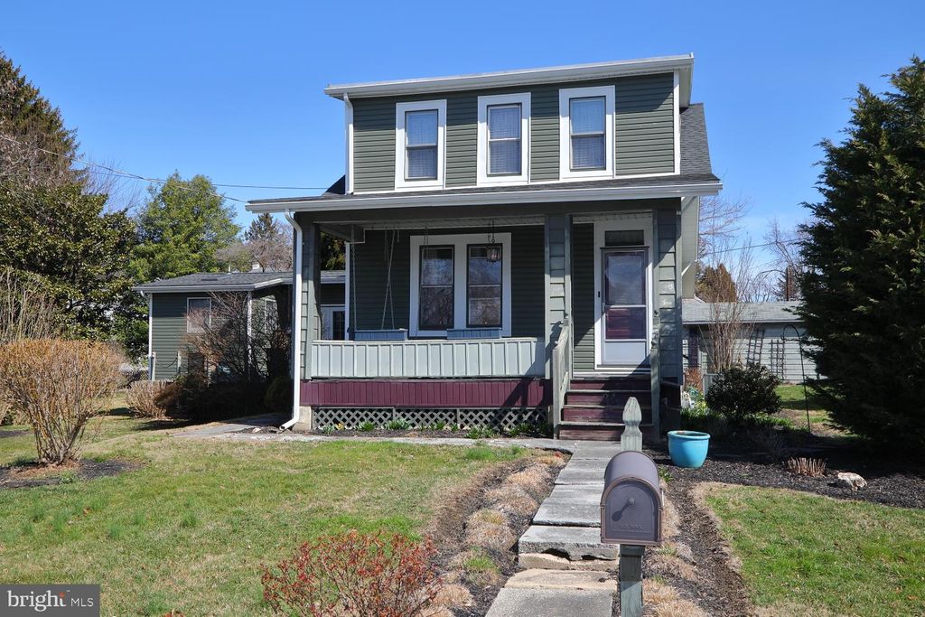 Photo of 31 Montrose Avenue, Lancaster, PA 17603 (MLS # PALA2050502)