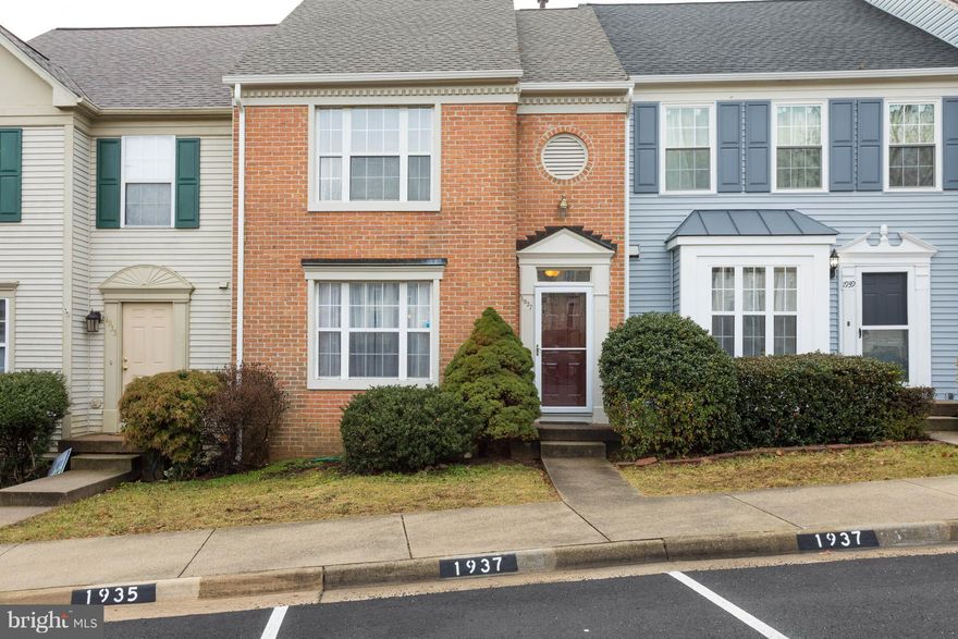 Beautiful 3 Bedroom 3.5 Bathroom Brick Front Townhouse with Gleaming Hardwood Floors, Granite Counter Tops and Upgraded Bathrooms, New  HVAC 2017.  Near Restaurants, New Lidl's Grocery Store, Gas Stations and Shopping Center.  Two Assigned Parking Spaces#1937, Playground, and Basketball Courts. House Located 2 Blocks from OmniRide Bus to Pentagon/Crystal City  and minutes from  I-95  HOV entrance.