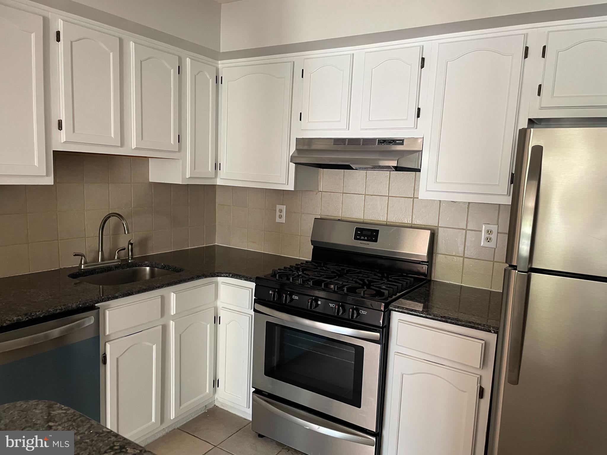 205 SALEM COURT 6