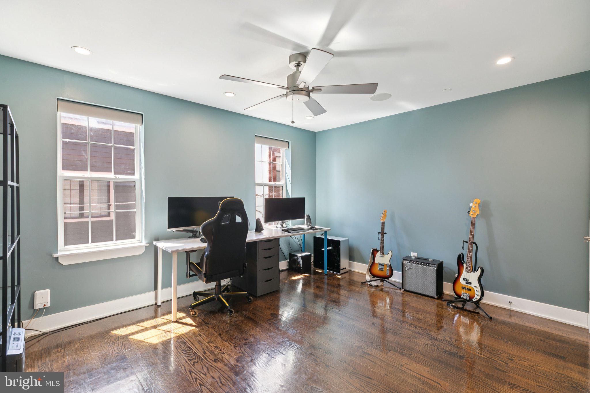 POINT BREEZE - Residential