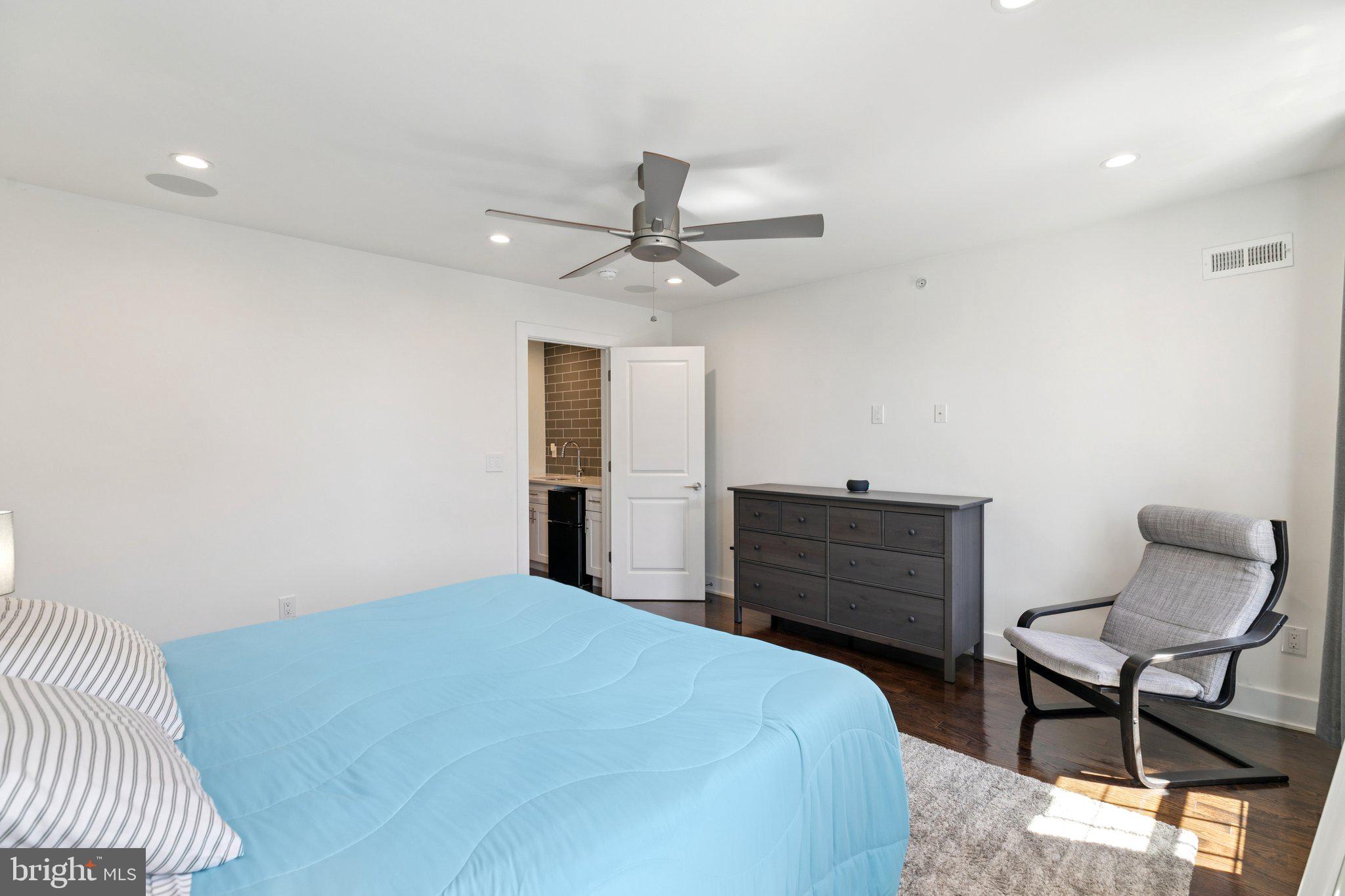 POINT BREEZE - Residential