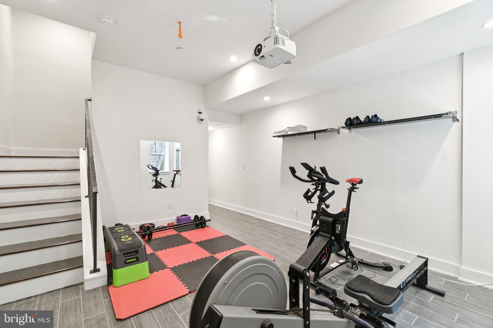 POINT BREEZE - Residential