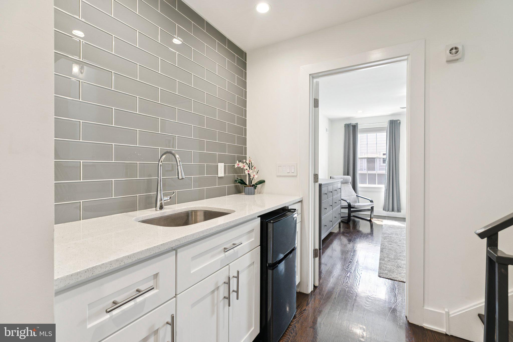 POINT BREEZE - Residential