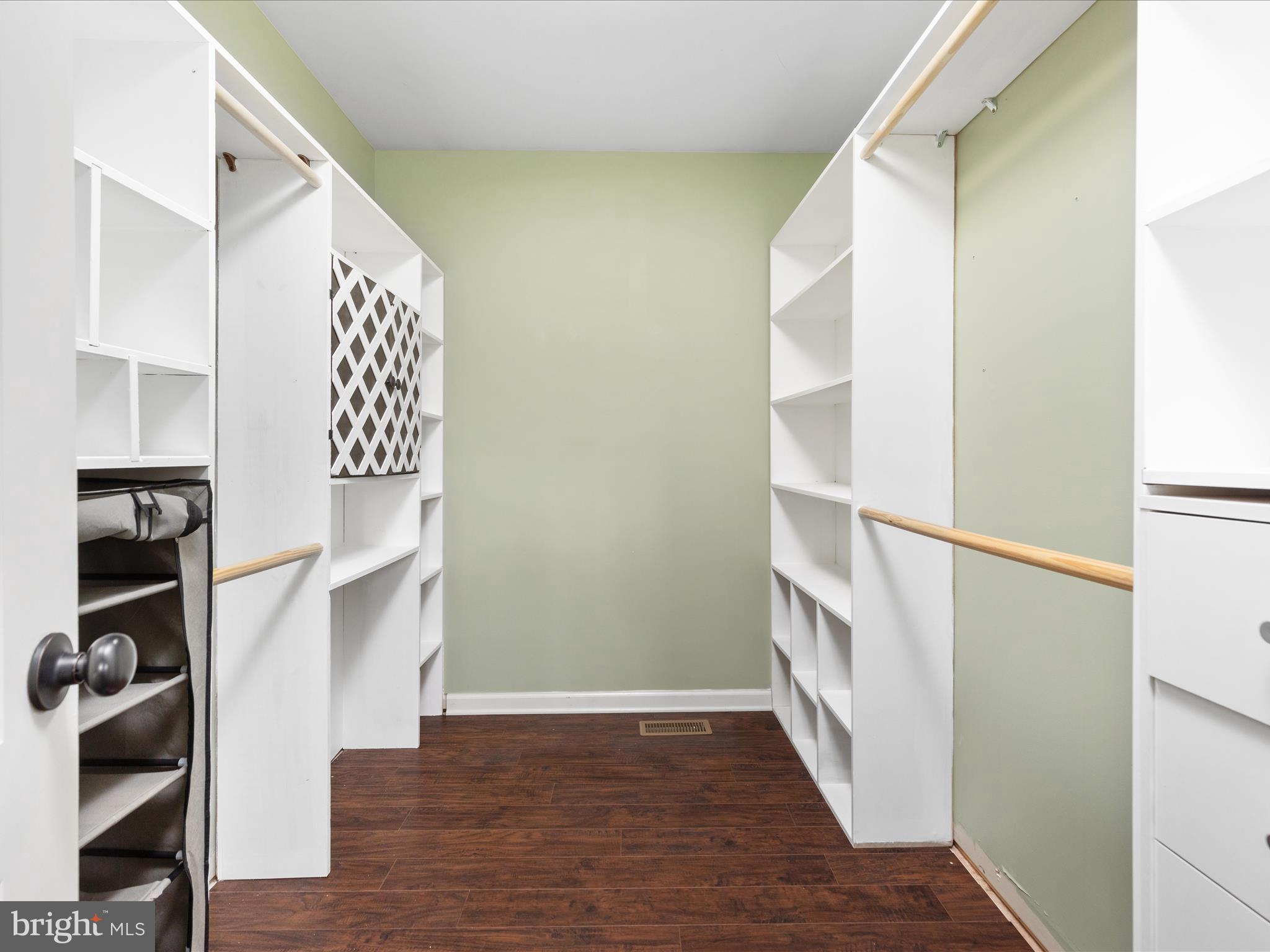 INWOOD VILLAGE - Residential