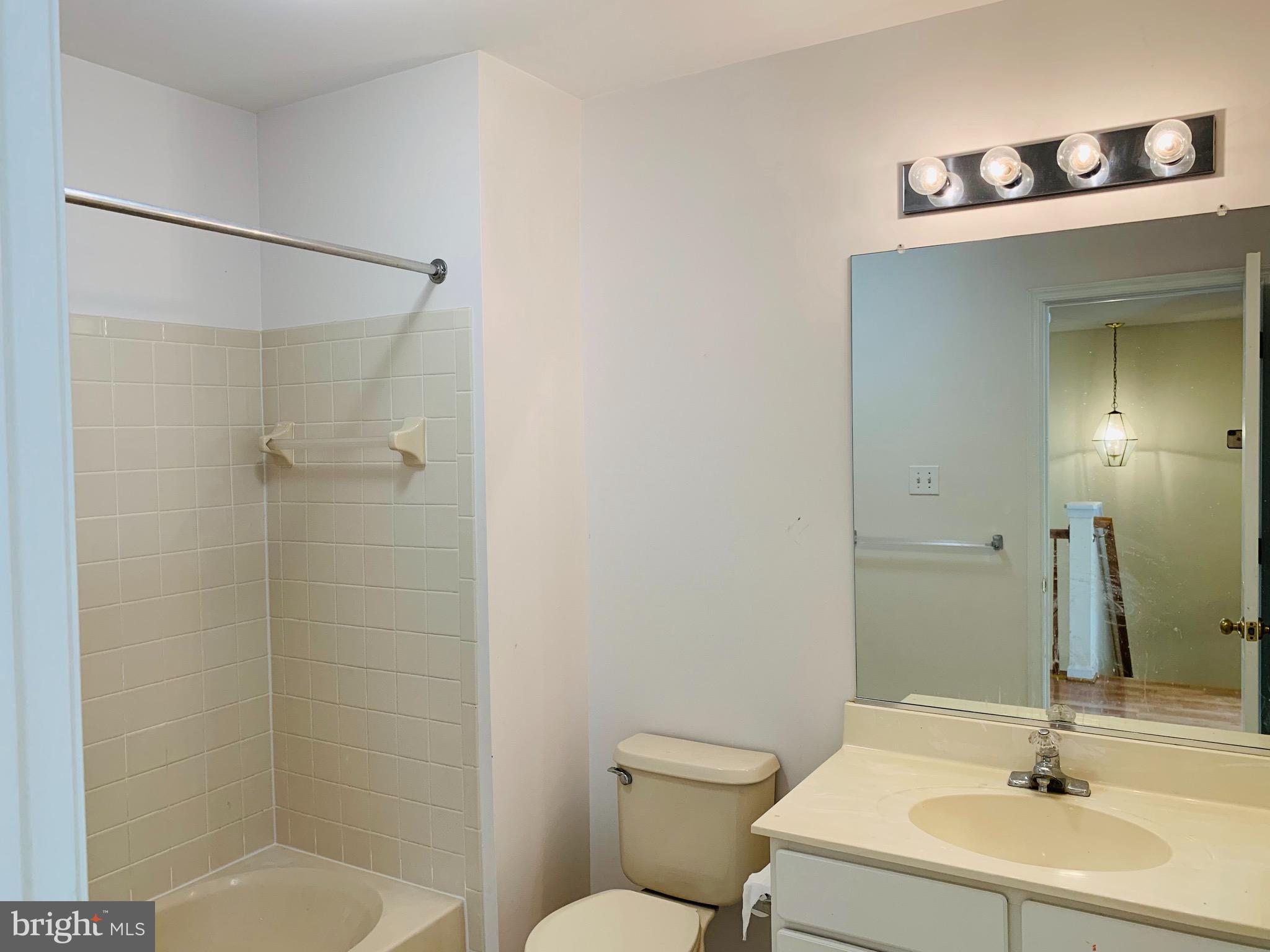 COLLEGE HILLS - Residential Lease