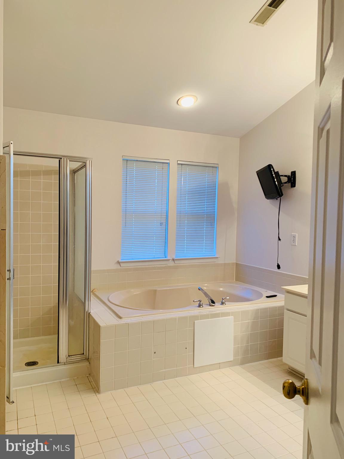 COLLEGE HILLS - Residential Lease