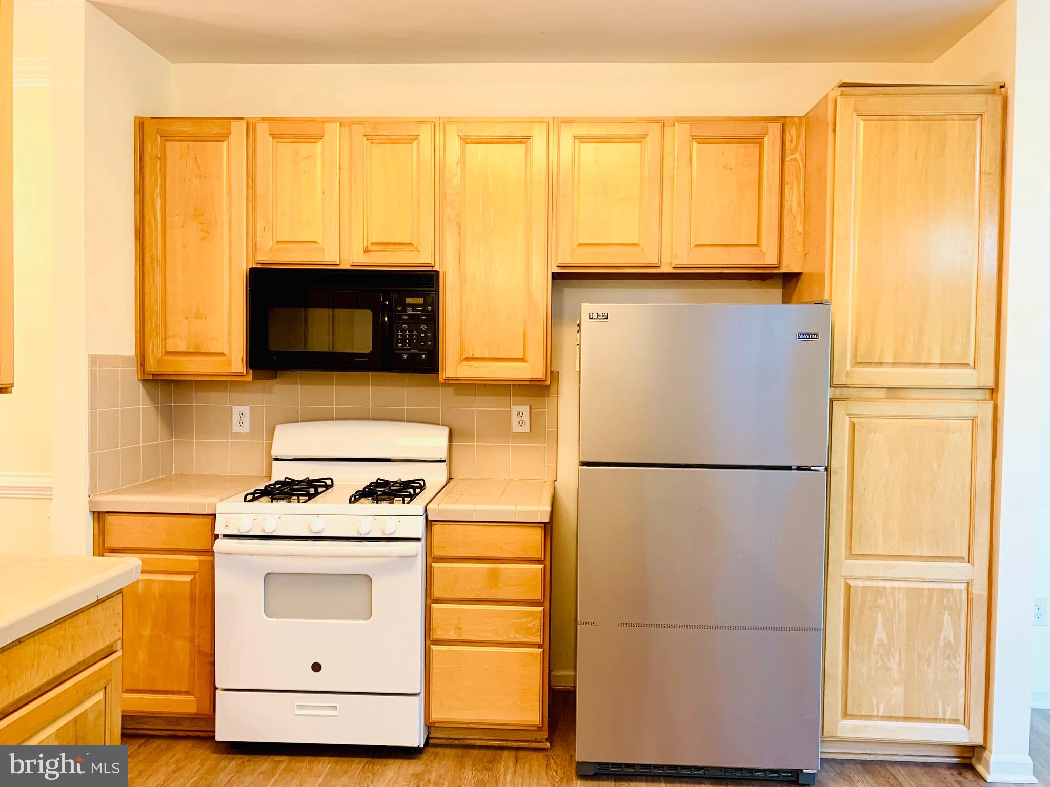 COLLEGE HILLS - Residential Lease