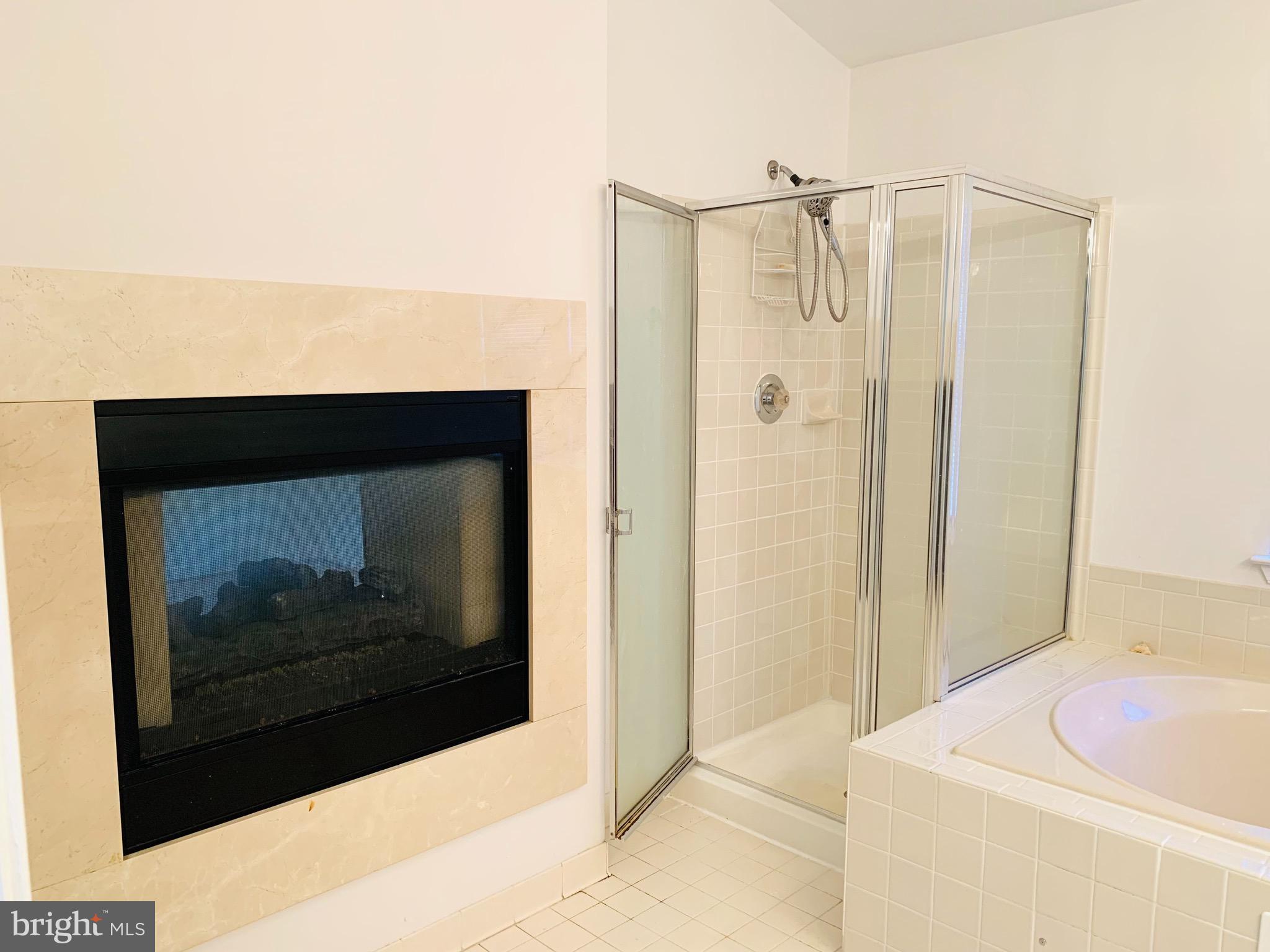 COLLEGE HILLS - Residential Lease