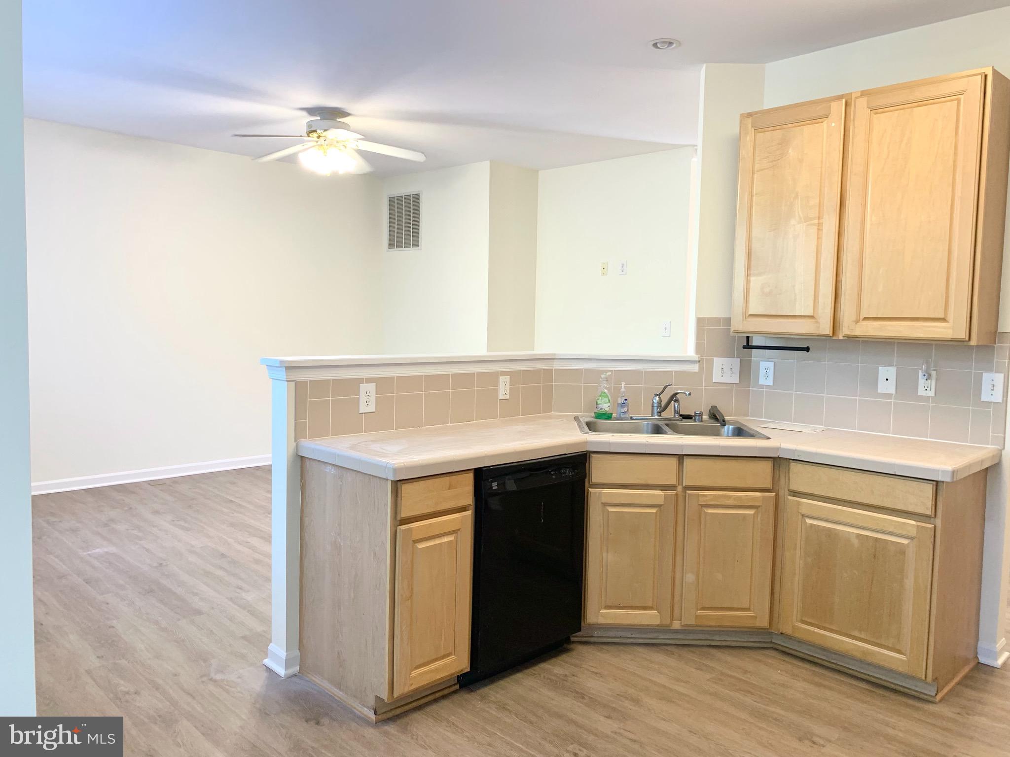 COLLEGE HILLS - Residential Lease