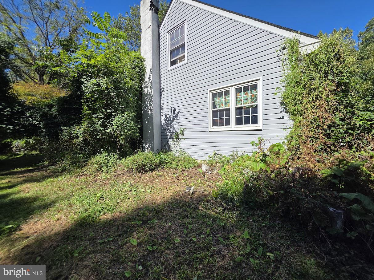907 SPRINGWOOD DRIVE