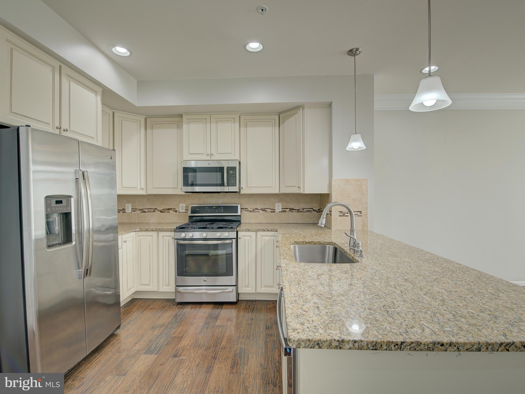 LOUDOUN CROSSING CONDOMINIUM - Residential