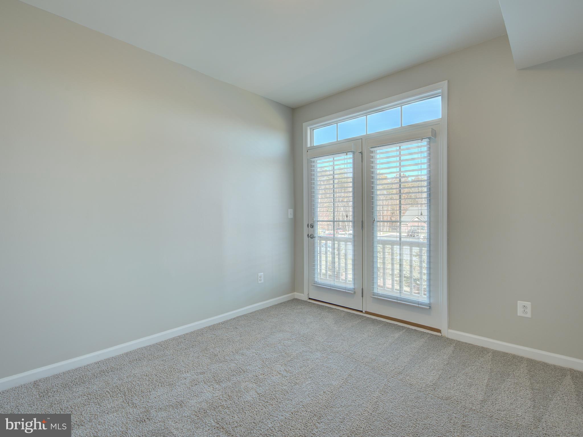 LOUDOUN CROSSING CONDOMINIUM - Residential