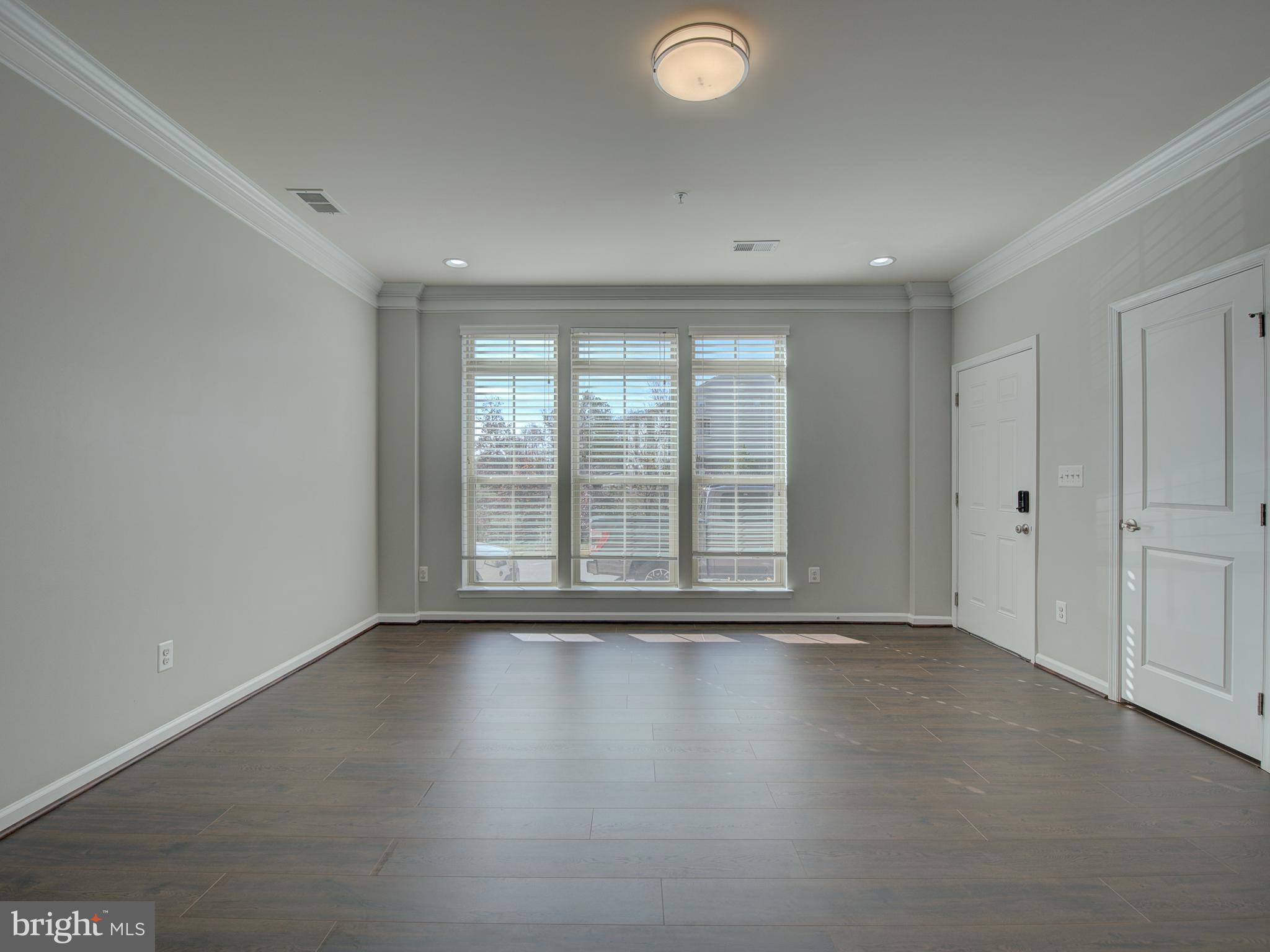 LOUDOUN CROSSING CONDOMINIUM - Residential