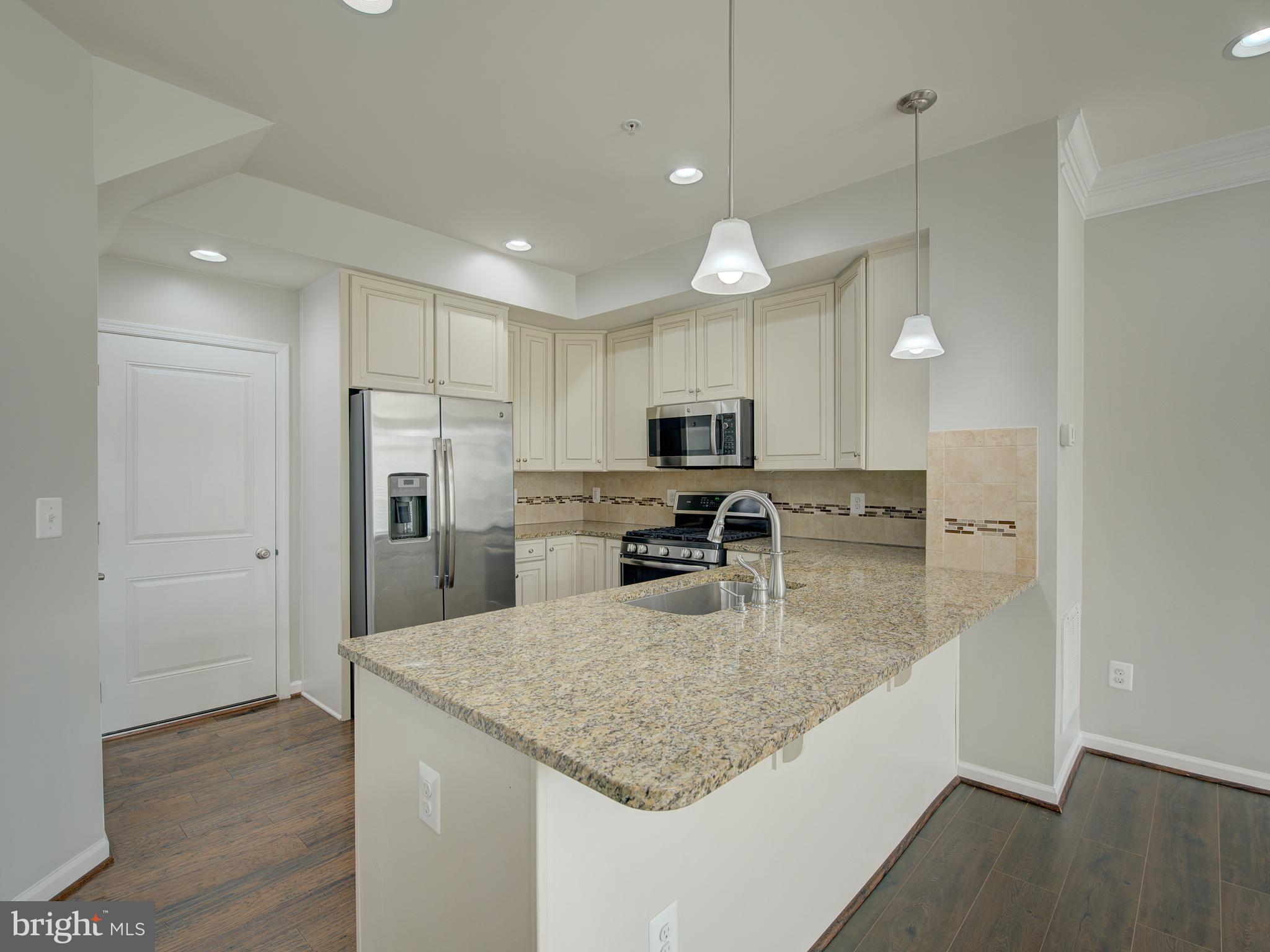 LOUDOUN CROSSING CONDOMINIUM - Residential