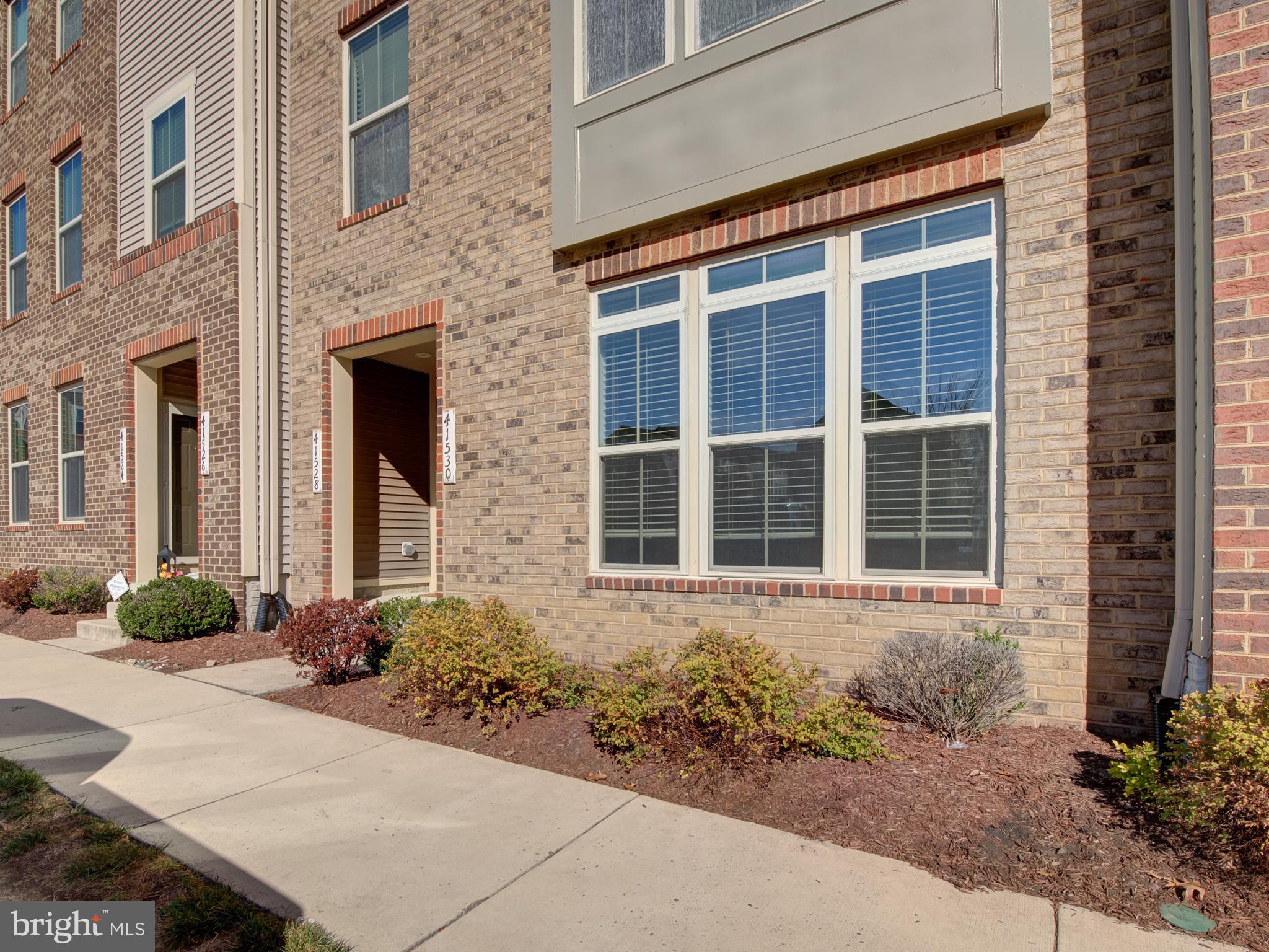 LOUDOUN CROSSING CONDOMINIUM - Residential