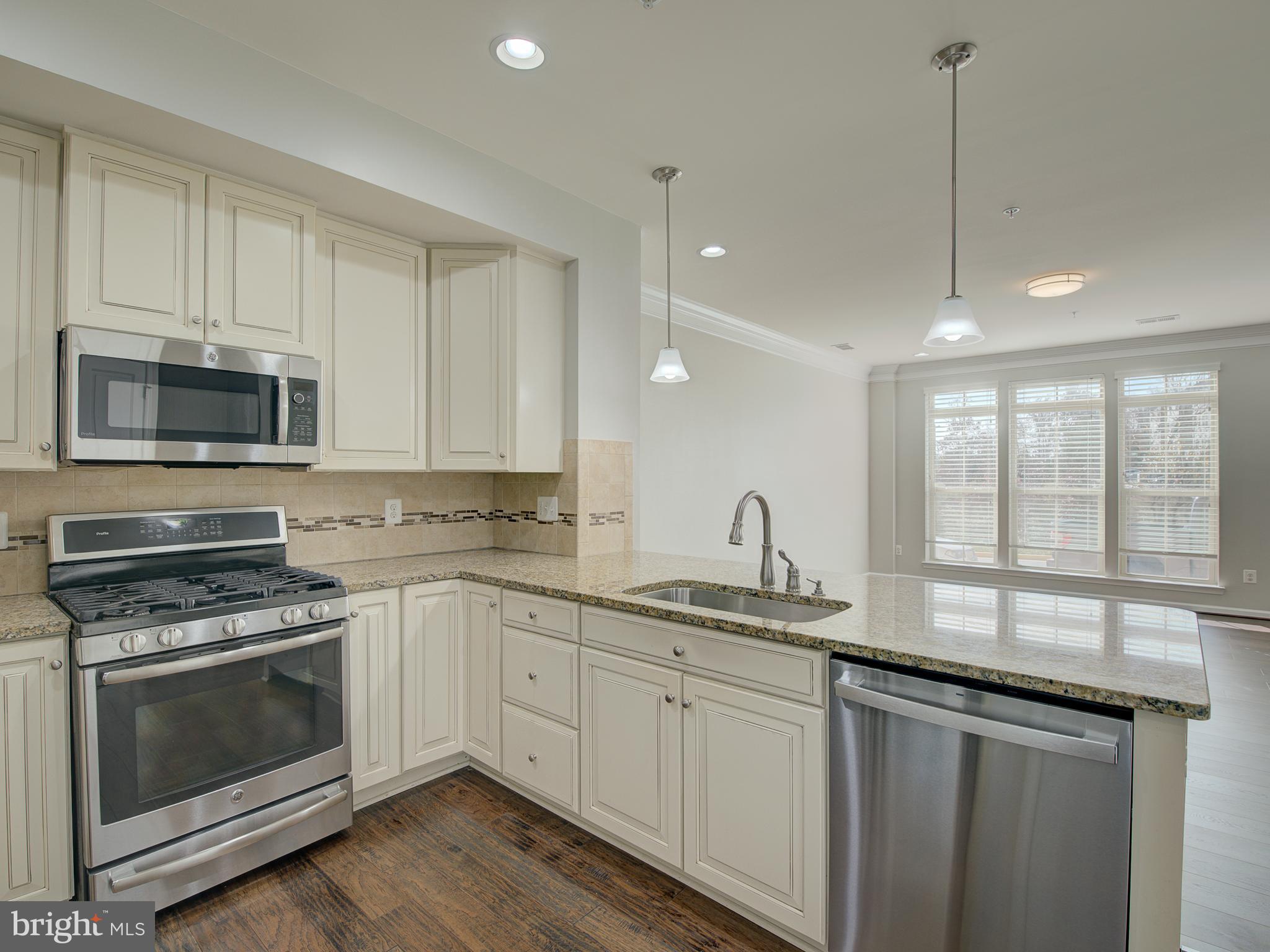 LOUDOUN CROSSING CONDOMINIUM - Residential