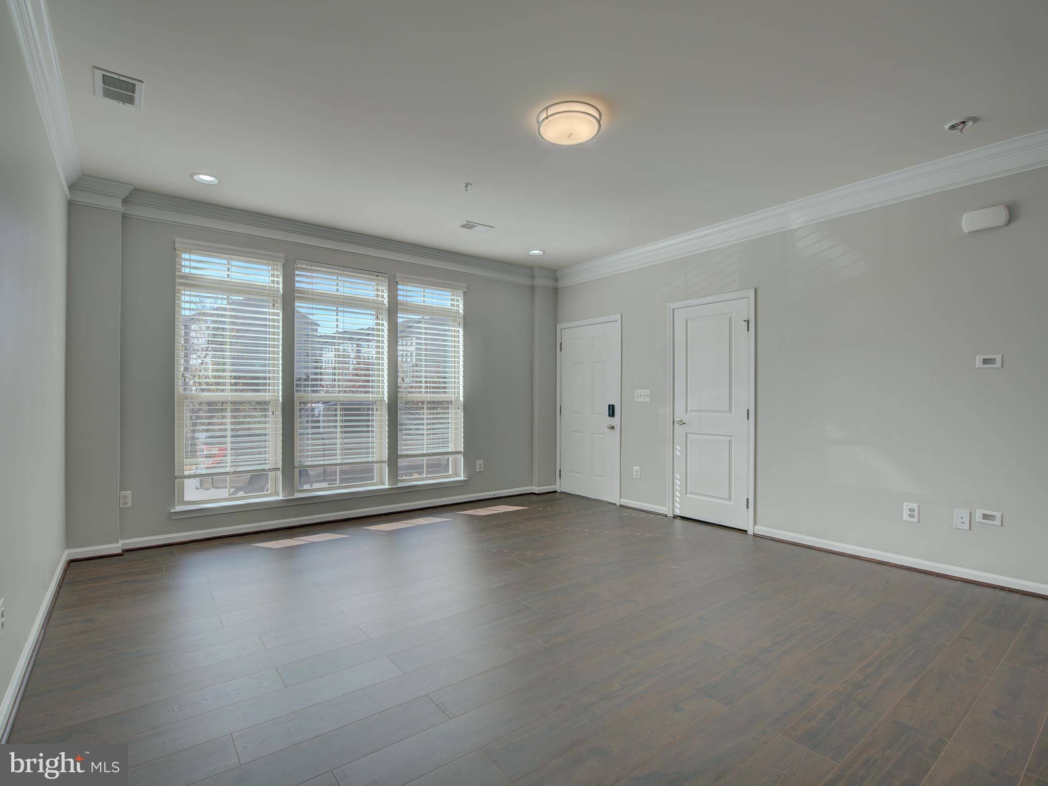 LOUDOUN CROSSING CONDOMINIUM - Residential