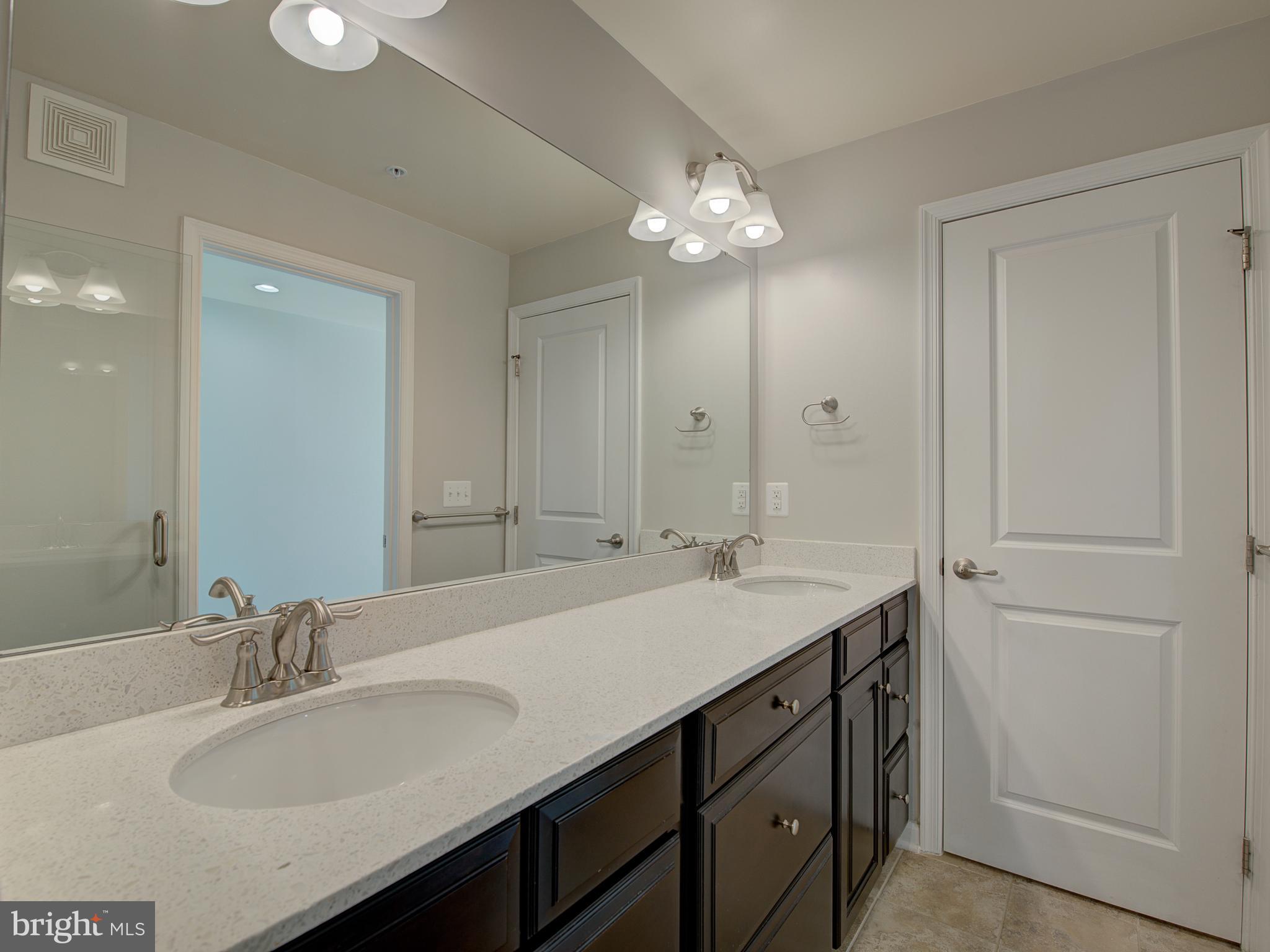 LOUDOUN CROSSING CONDOMINIUM - Residential