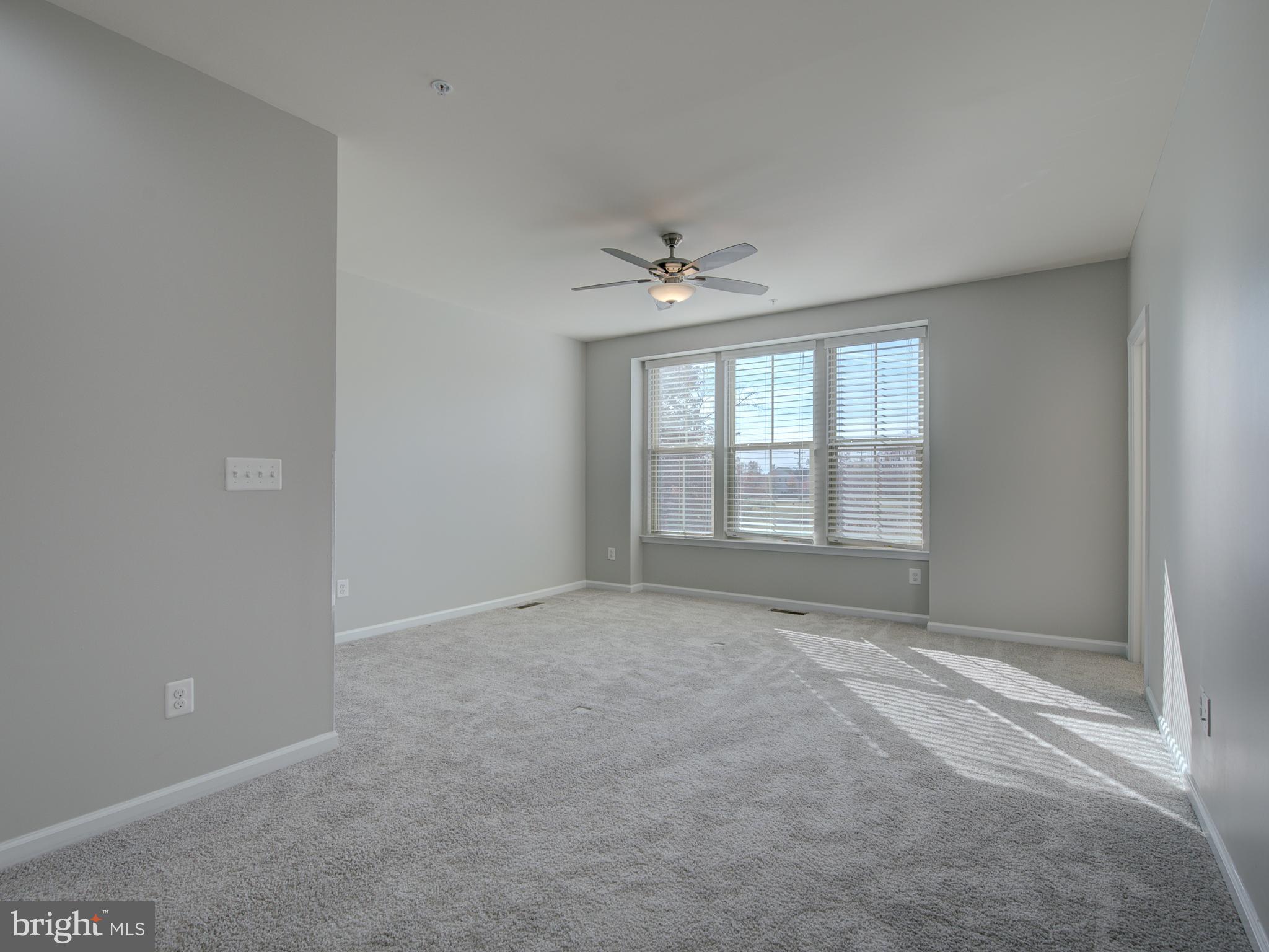 LOUDOUN CROSSING CONDOMINIUM - Residential