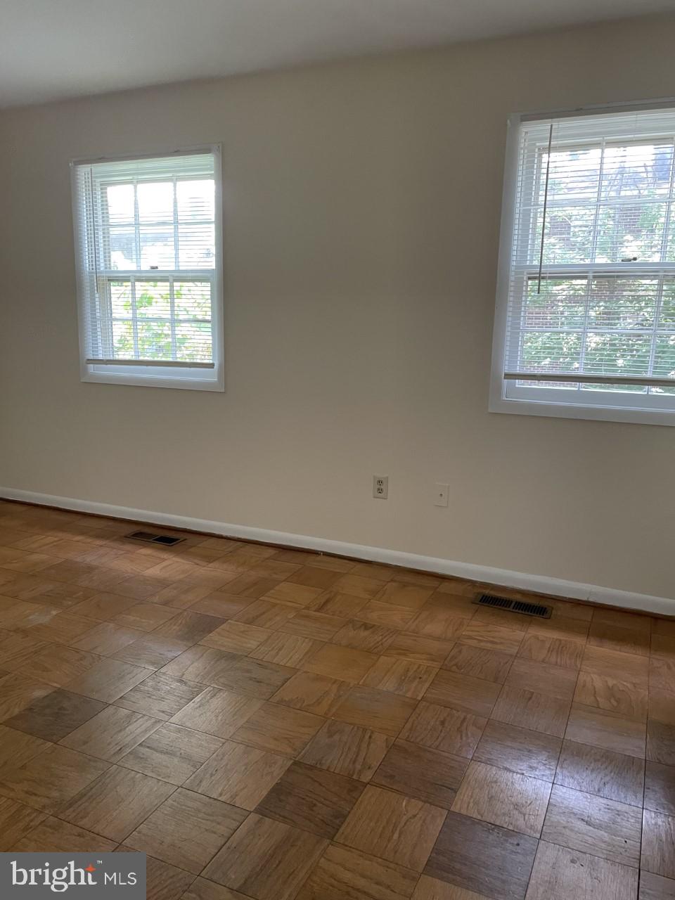 GREENBRIER PARK - Residential Lease