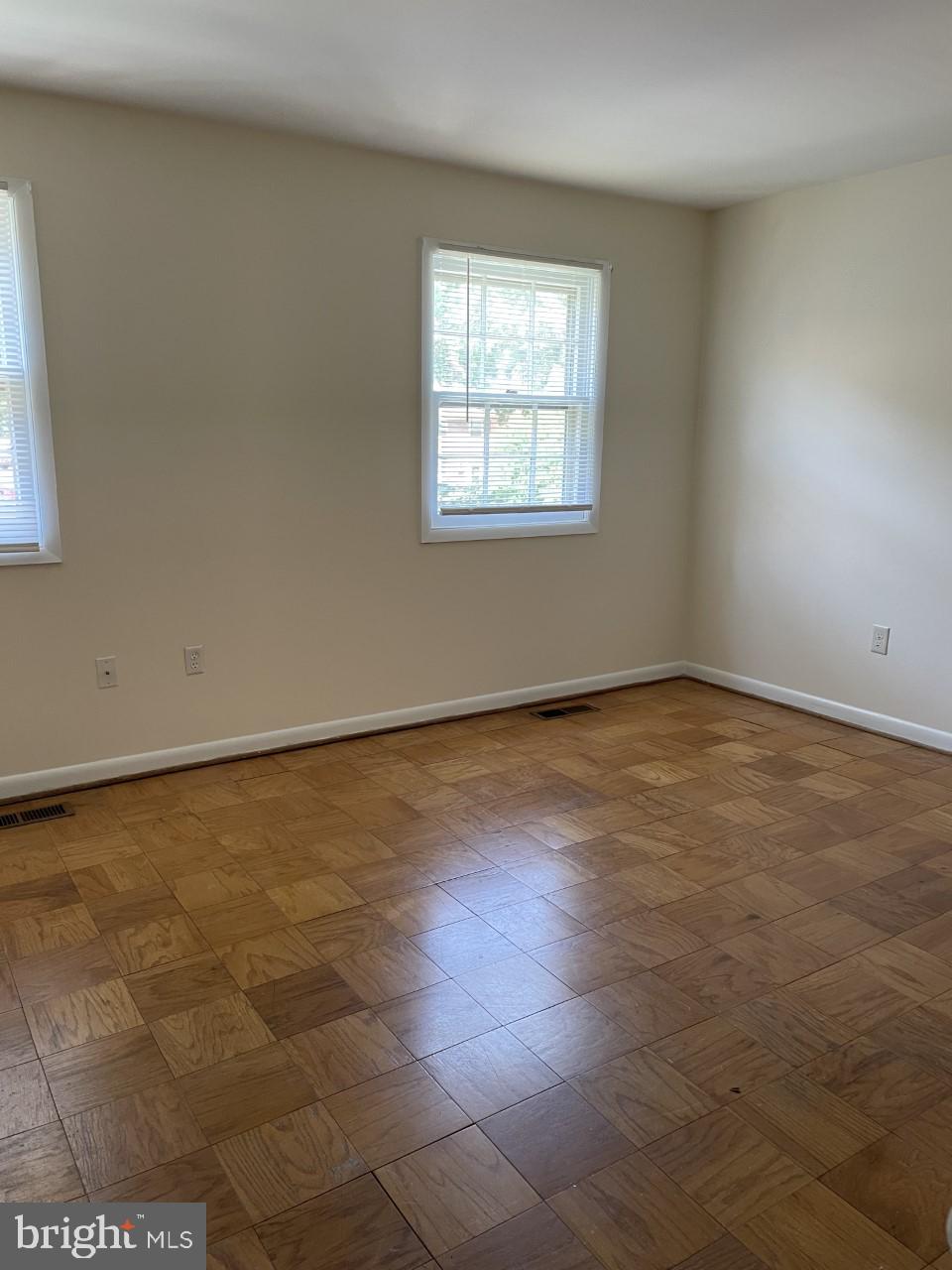 GREENBRIER PARK - Residential Lease